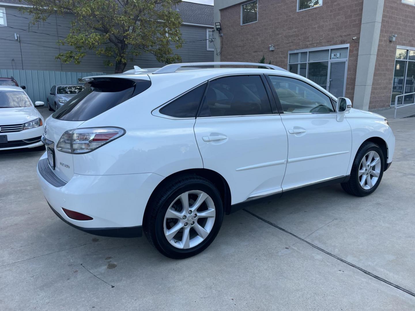 2010 /Tan/Leather Lexus RX 350 AWD (2T2BK1BA5AC) with an 3.5L V6 DOHC 24V engine, 5-Speed Automatic transmission, located at 1501 West 15th St., Houston, 77008, (713) 869-2925, 29.797941, -95.411789 - Photo#2