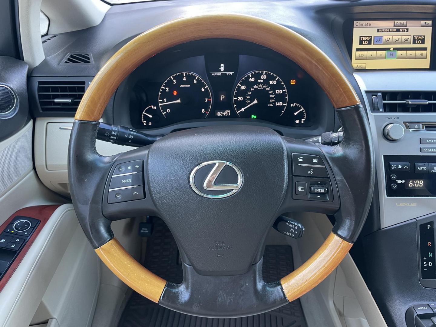 2010 /Tan/Leather Lexus RX 350 AWD (2T2BK1BA5AC) with an 3.5L V6 DOHC 24V engine, 5-Speed Automatic transmission, located at 1501 West 15th St., Houston, 77008, (713) 869-2925, 29.797941, -95.411789 - Photo#10