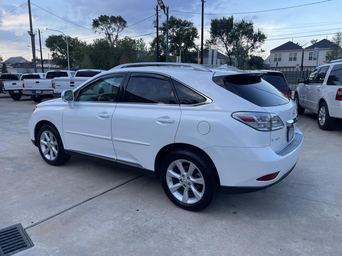 2010 /Tan/Leather Lexus RX 350 AWD (2T2BK1BA5AC) with an 3.5L V6 DOHC 24V engine, 5-Speed Automatic transmission, located at 1501 West 15th St., Houston, 77008, (713) 869-2925, 29.797941, -95.411789 - Photo#3