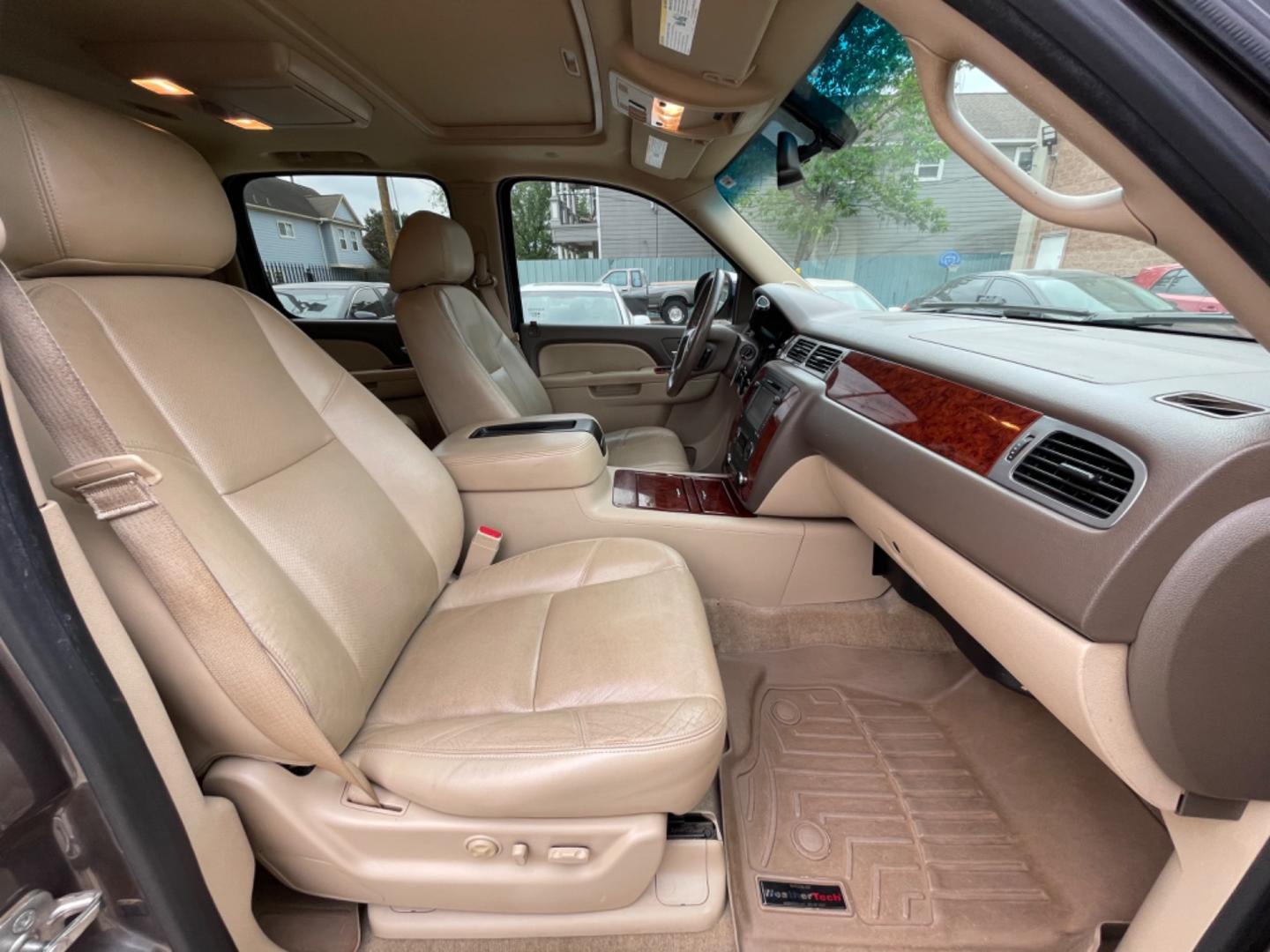 2014 Brown /Beige Chevrolet Suburban LTZ (1GNSCKE04ER) with an 5.3L V8 OHV 16V FFV engine, 6-Speed Automatic transmission, located at 1501 West 15th St., Houston, 77008, (713) 869-2925, 29.797941, -95.411789 - Photo#10