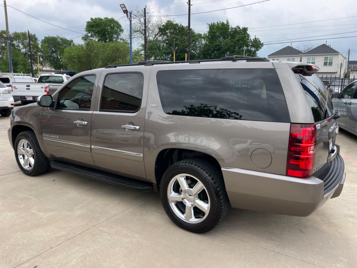 2014 Brown /Beige Chevrolet Suburban LTZ (1GNSCKE04ER) with an 5.3L V8 OHV 16V FFV engine, 6-Speed Automatic transmission, located at 1501 West 15th St., Houston, 77008, (713) 869-2925, 29.797941, -95.411789 - Photo#3