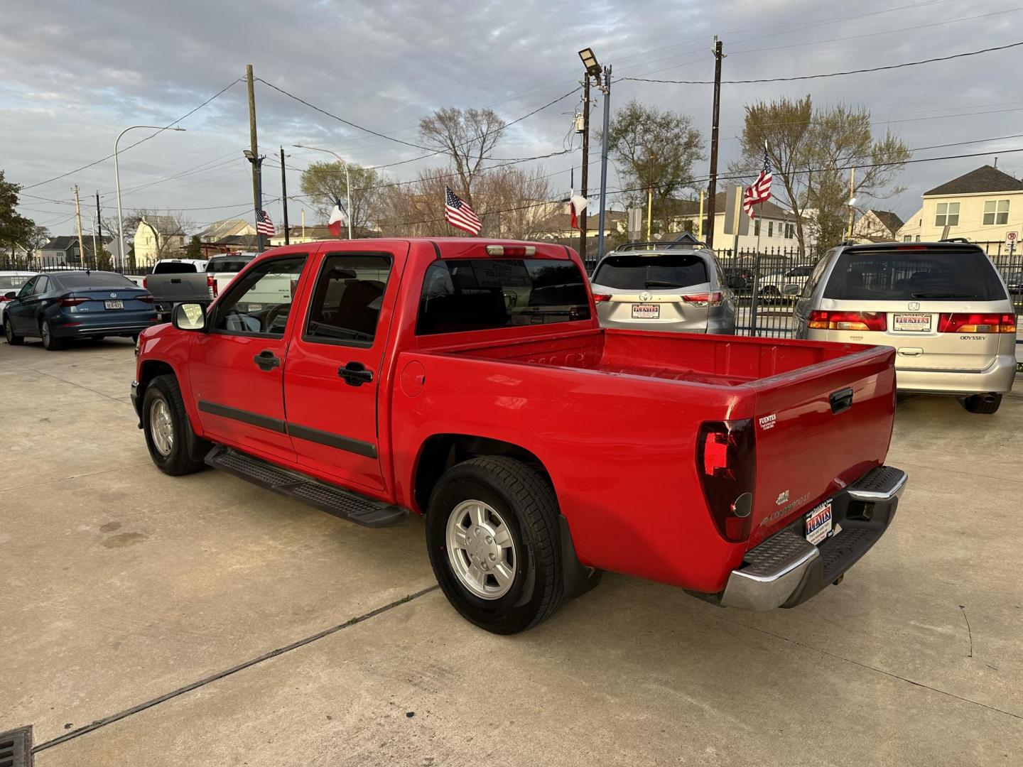 2007 Red /Black Chevrolet Colorado LT1 Crew Cab 2WD (1GCCS13E078) with an 3.7L L5 DOHC 20V engine, 4-Speed Automatic Overdrive transmission, located at 1501 West 15th St., Houston, 77008, (713) 869-2925, 29.797941, -95.411789 - Photo#3