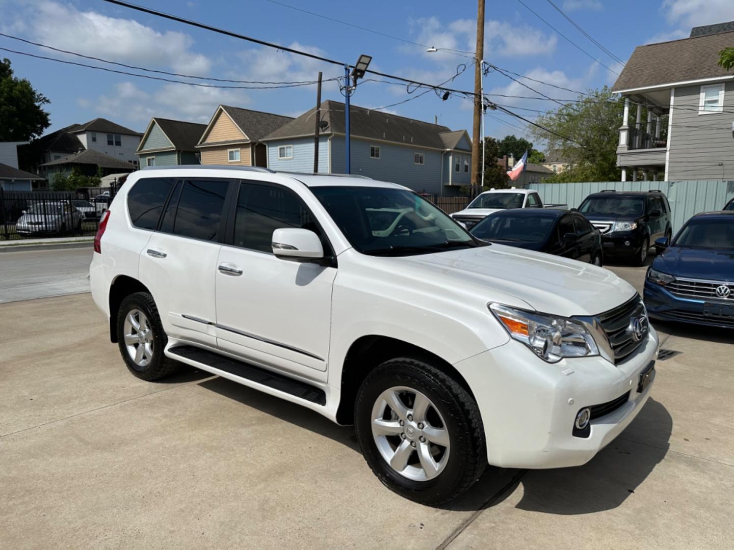 2011 White /Brown Lexus GX 460 Premium (JTJJM7FX3B5) with an 4.6L V8 DOHC 32V engine, 6-Speed Automatic transmission, located at 1501 West 15th St., Houston, 77008, (713) 869-2925, 29.797941, -95.411789 - Photo#1