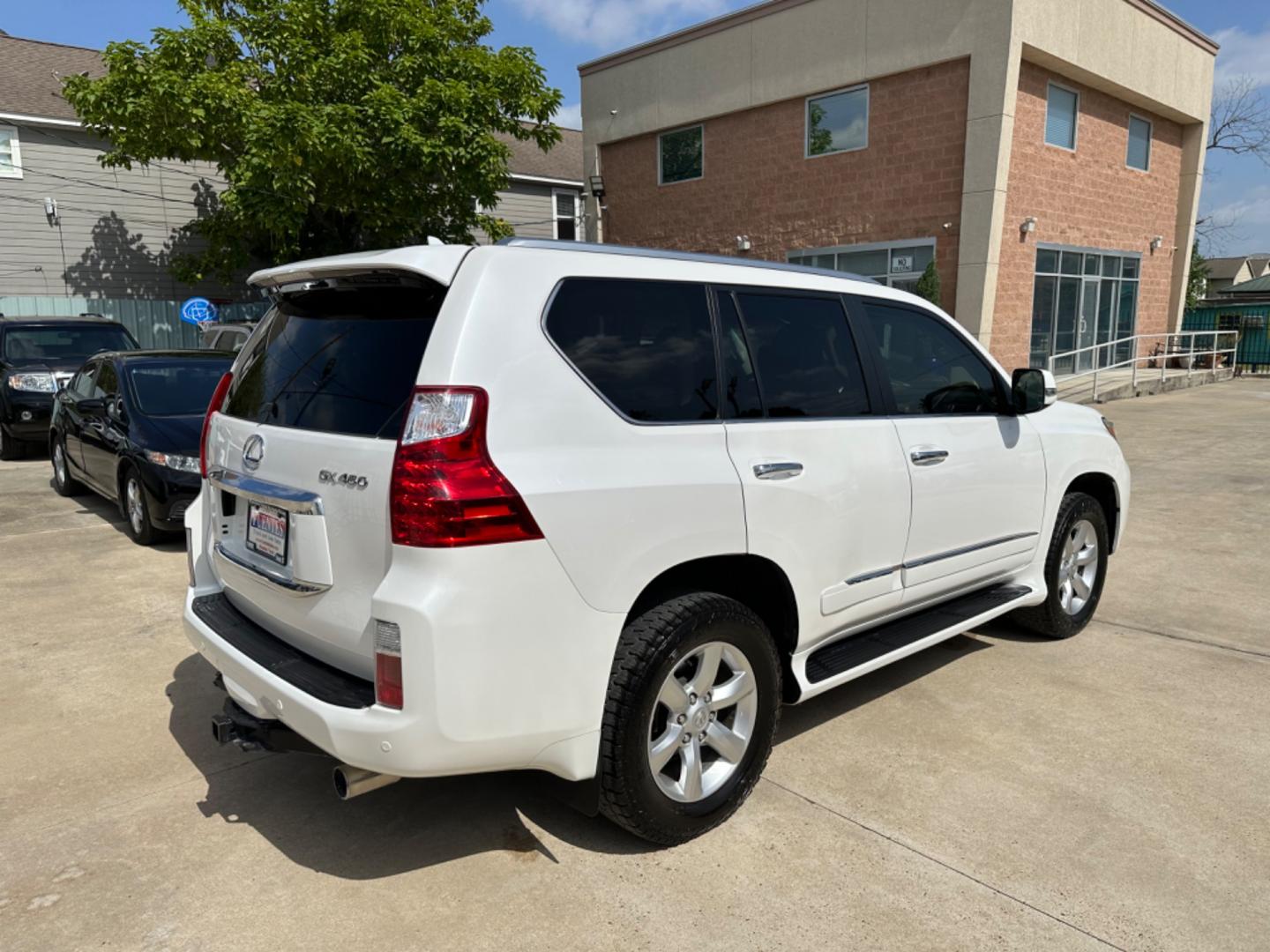 2011 White /Brown Lexus GX 460 Premium (JTJJM7FX3B5) with an 4.6L V8 DOHC 32V engine, 6-Speed Automatic transmission, located at 1501 West 15th St., Houston, 77008, (713) 869-2925, 29.797941, -95.411789 - Photo#2