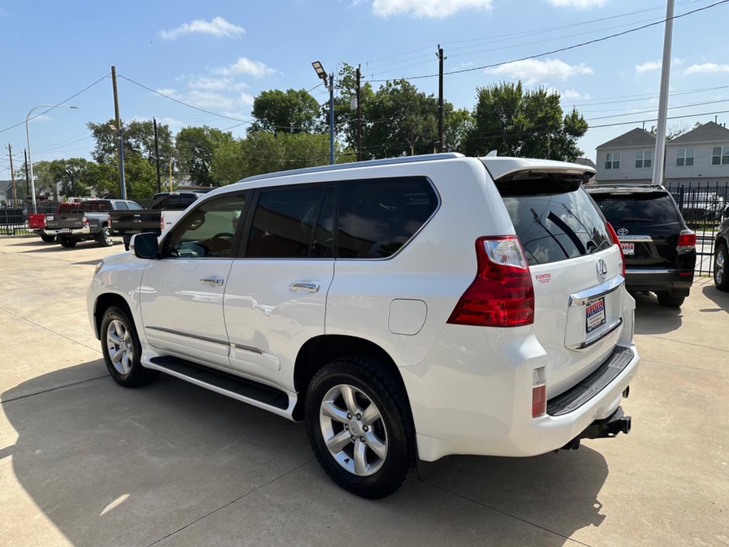 2011 White /Brown Lexus GX 460 Premium (JTJJM7FX3B5) with an 4.6L V8 DOHC 32V engine, 6-Speed Automatic transmission, located at 1501 West 15th St., Houston, 77008, (713) 869-2925, 29.797941, -95.411789 - Photo#3