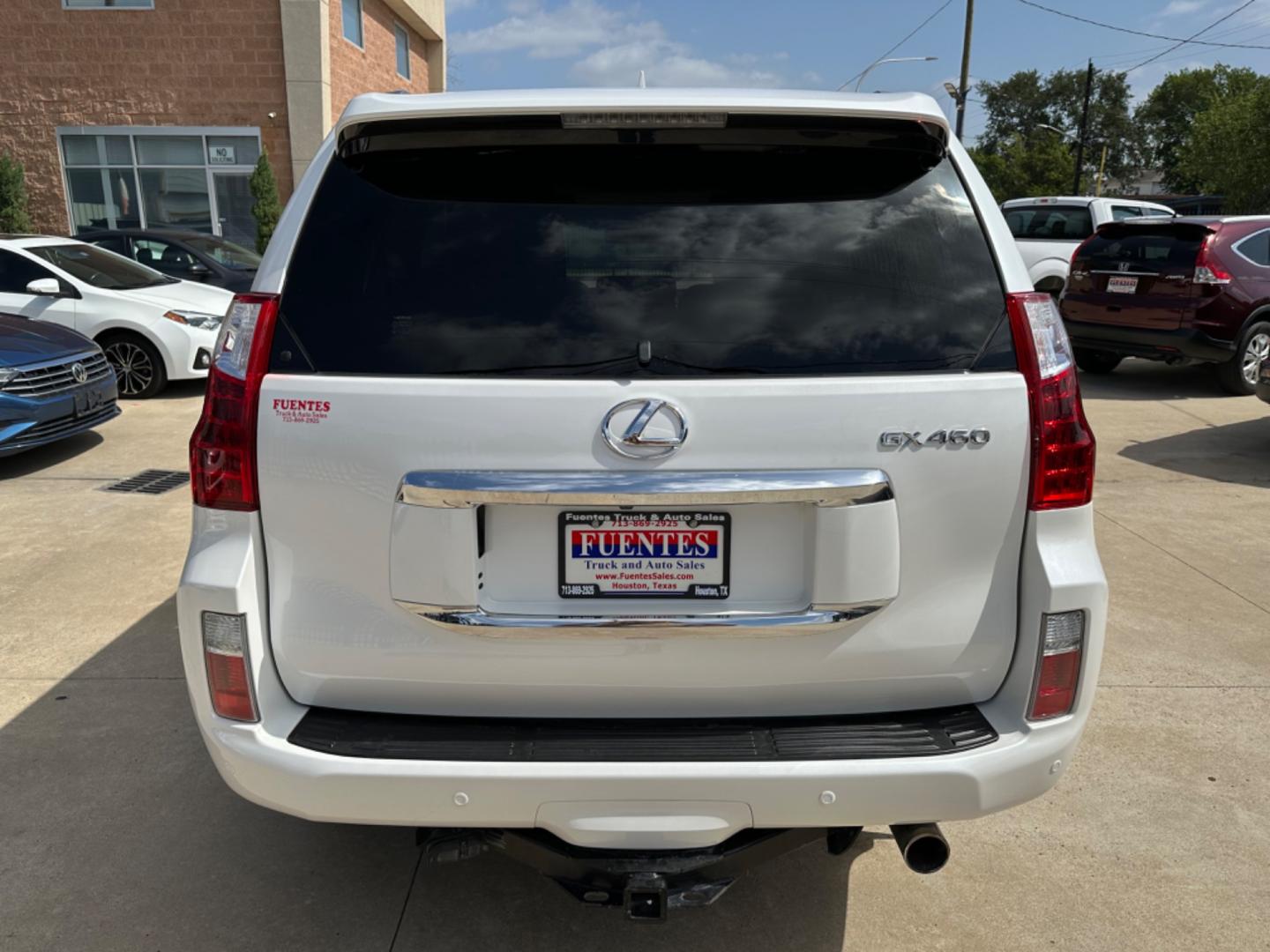 2011 White /Brown Lexus GX 460 Premium (JTJJM7FX3B5) with an 4.6L V8 DOHC 32V engine, 6-Speed Automatic transmission, located at 1501 West 15th St., Houston, 77008, (713) 869-2925, 29.797941, -95.411789 - Photo#4