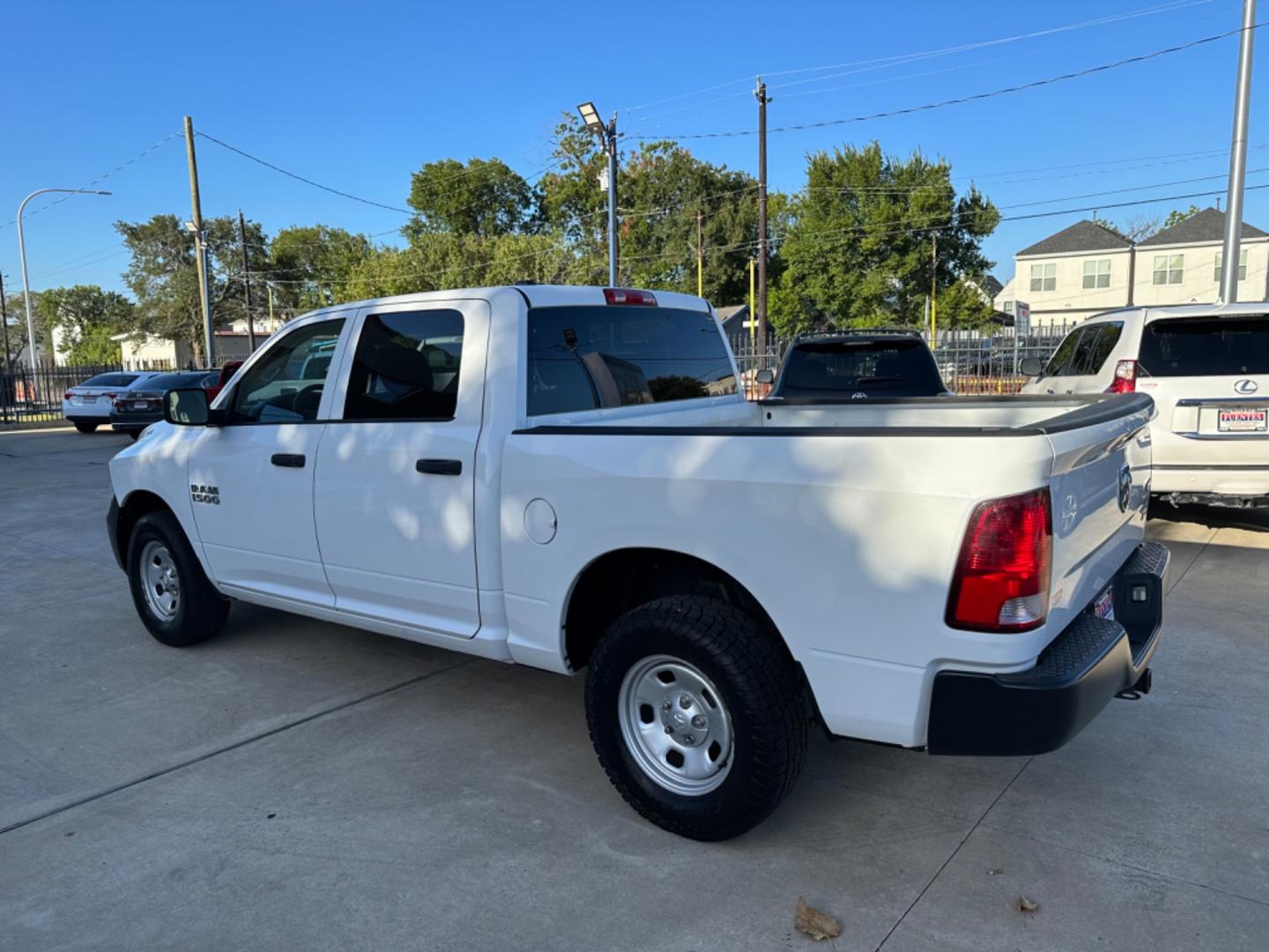 2014 White /Silver RAM 1500 Tradesman Crew Cab SWB 4WD (1C6RR7KG8ES) with an 3.6L V6 DOHC 24V FFV engine, 6-Speed Automatic transmission, located at 1501 West 15th St., Houston, 77008, (713) 869-2925, 29.797941, -95.411789 - Photo#4