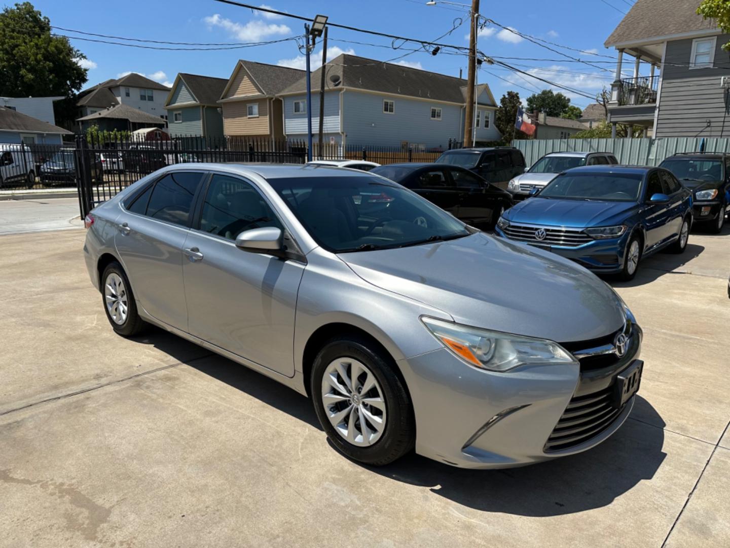 2015 Silver /Silver Toyota Camry SE (4T1BF1FK3FU) with an 2.5L L4 DOHC 16V engine, 6-Speed Automatic transmission, located at 1501 West 15th St., Houston, 77008, (713) 869-2925, 29.797941, -95.411789 - Photo#1