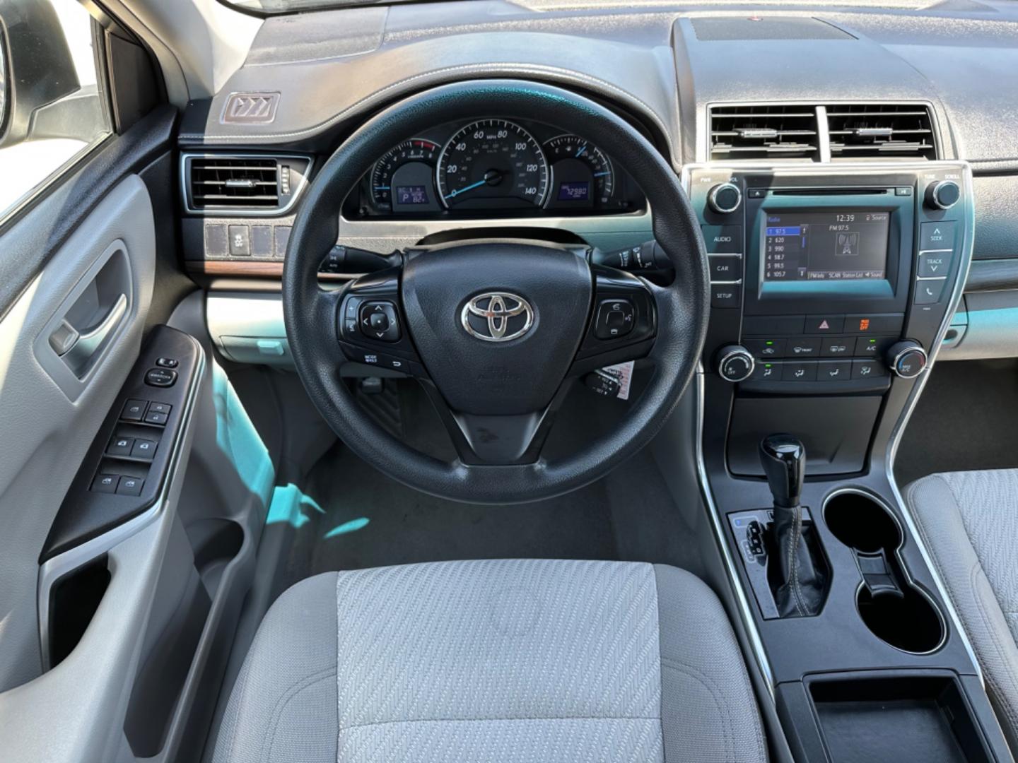 2015 Silver /Silver Toyota Camry SE (4T1BF1FK3FU) with an 2.5L L4 DOHC 16V engine, 6-Speed Automatic transmission, located at 1501 West 15th St., Houston, 77008, (713) 869-2925, 29.797941, -95.411789 - Photo#7