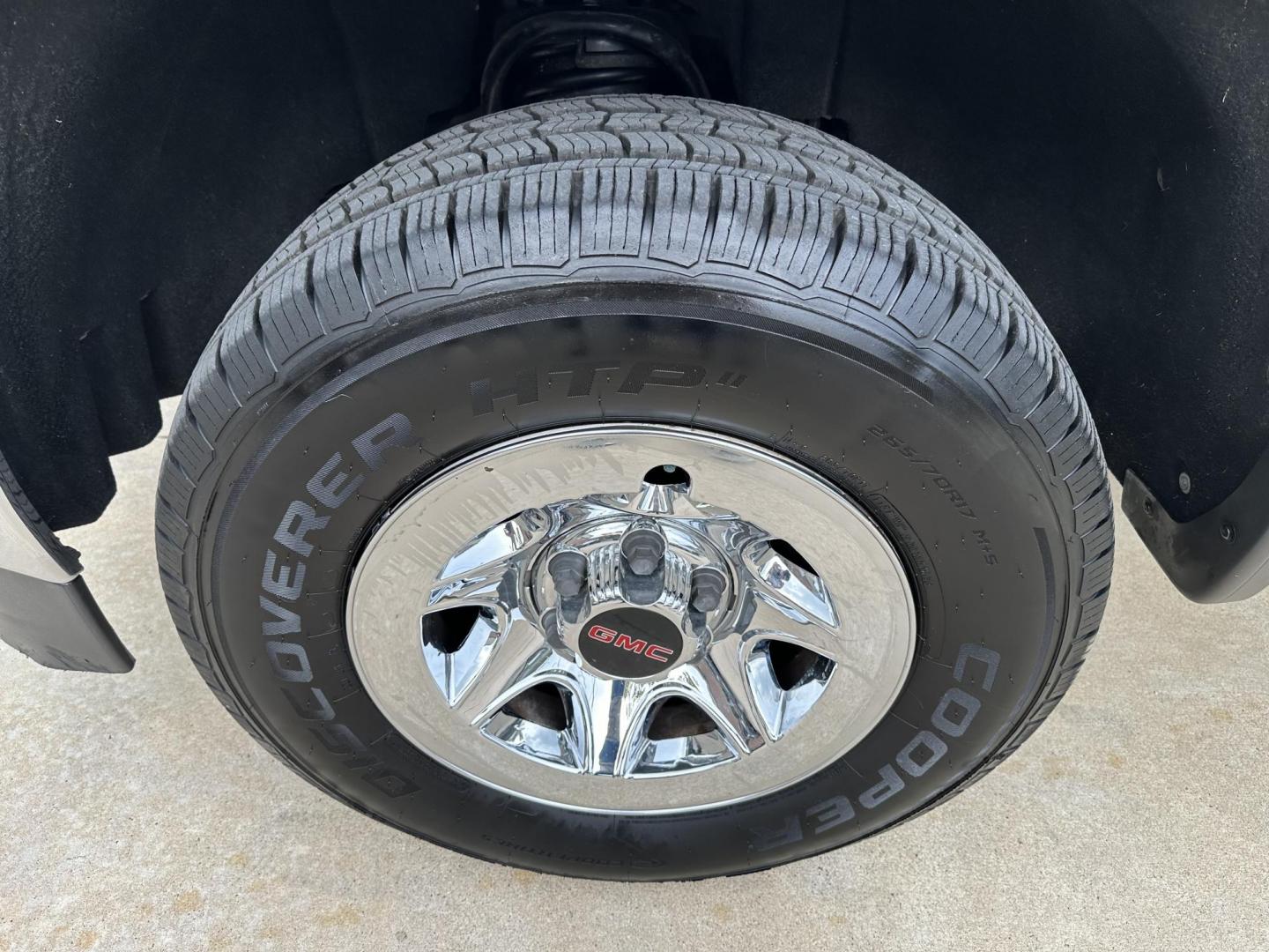 2016 White /Silver GMC Sierra 1500 Base Crew Cab Long Box 2WD (3GTP1LEC3GG) with an 5.3L V8 OHV 16V engine, 6A transmission, located at 1501 West 15th St., Houston, 77008, (713) 869-2925, 29.797941, -95.411789 - Photo#10