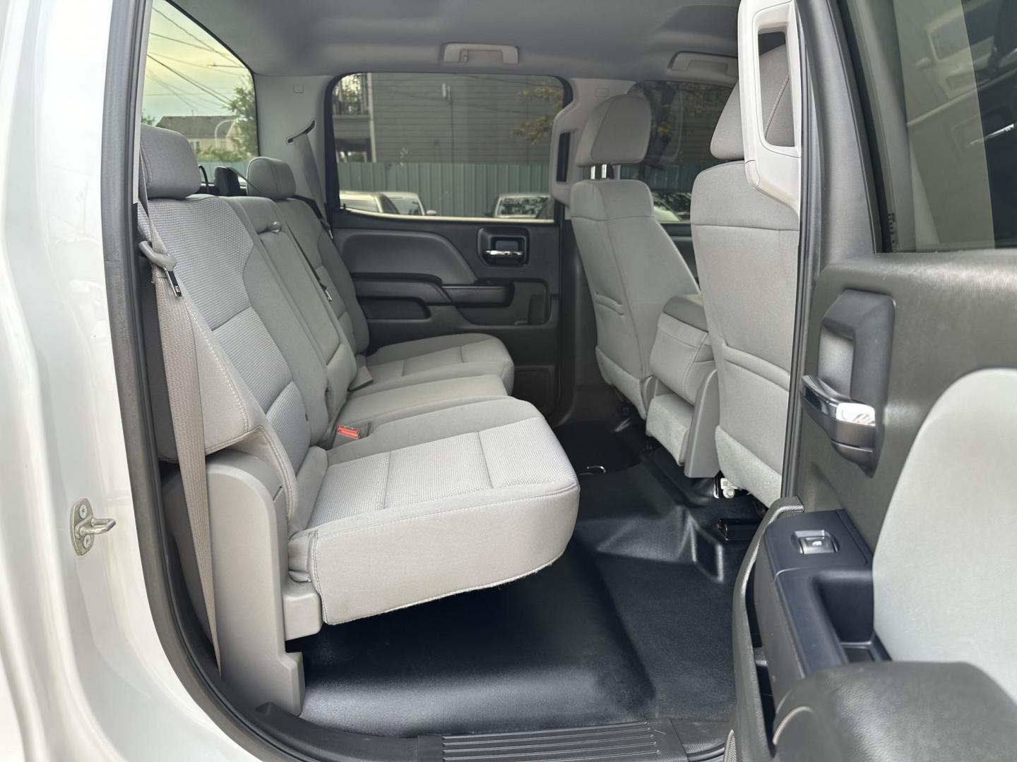 2016 White /Silver GMC Sierra 1500 Base Crew Cab Long Box 2WD (3GTP1LEC3GG) with an 5.3L V8 OHV 16V engine, 6A transmission, located at 1501 West 15th St., Houston, 77008, (713) 869-2925, 29.797941, -95.411789 - Photo#6