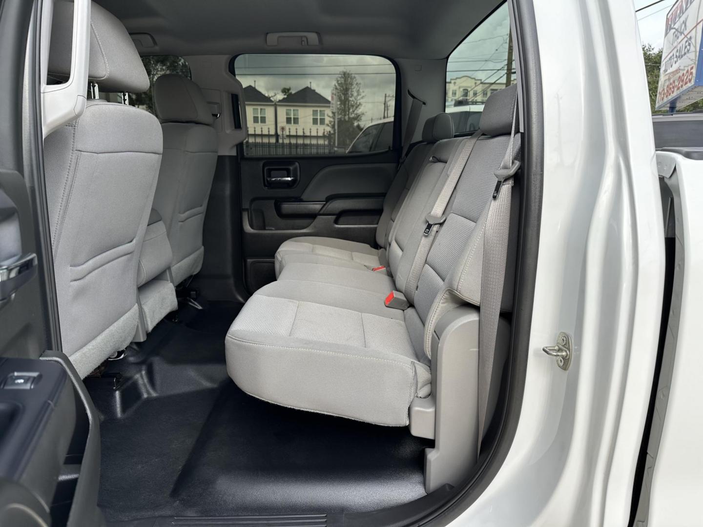 2016 White /Silver GMC Sierra 1500 Base Crew Cab Long Box 2WD (3GTP1LEC3GG) with an 5.3L V8 OHV 16V engine, 6A transmission, located at 1501 West 15th St., Houston, 77008, (713) 869-2925, 29.797941, -95.411789 - Photo#7