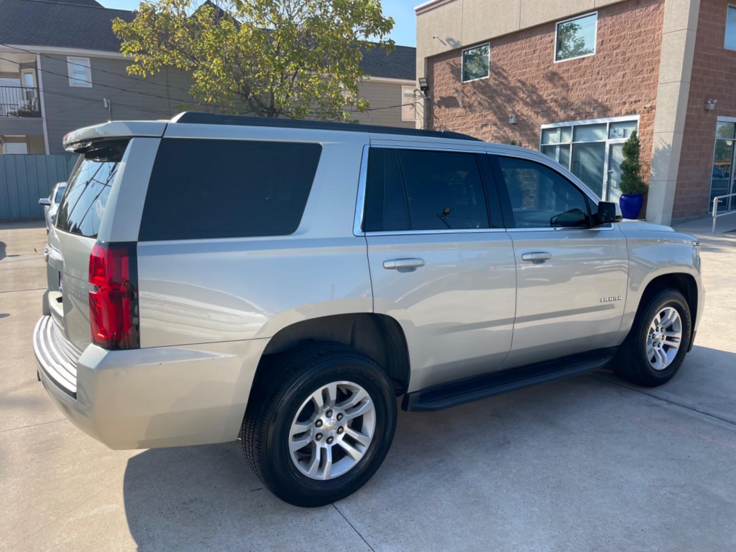 2016 Beige /Beige Chevrolet Tahoe LS 2WD (1GNSCAKCXGR) with an 5.3L V8 OHV 16V engine, 6A transmission, located at 1501 West 15th St., Houston, 77008, (713) 869-2925, 29.797941, -95.411789 - Photo#2