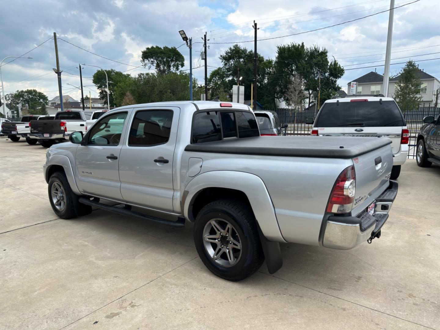 2012 Silver /Silver Toyota Tacoma Sr5 (5TFJX4GN3CX) with an 2.7L engine, Automatic transmission, located at 1501 West 15th St., Houston, 77008, (713) 869-2925, 29.797941, -95.411789 - Photo#3