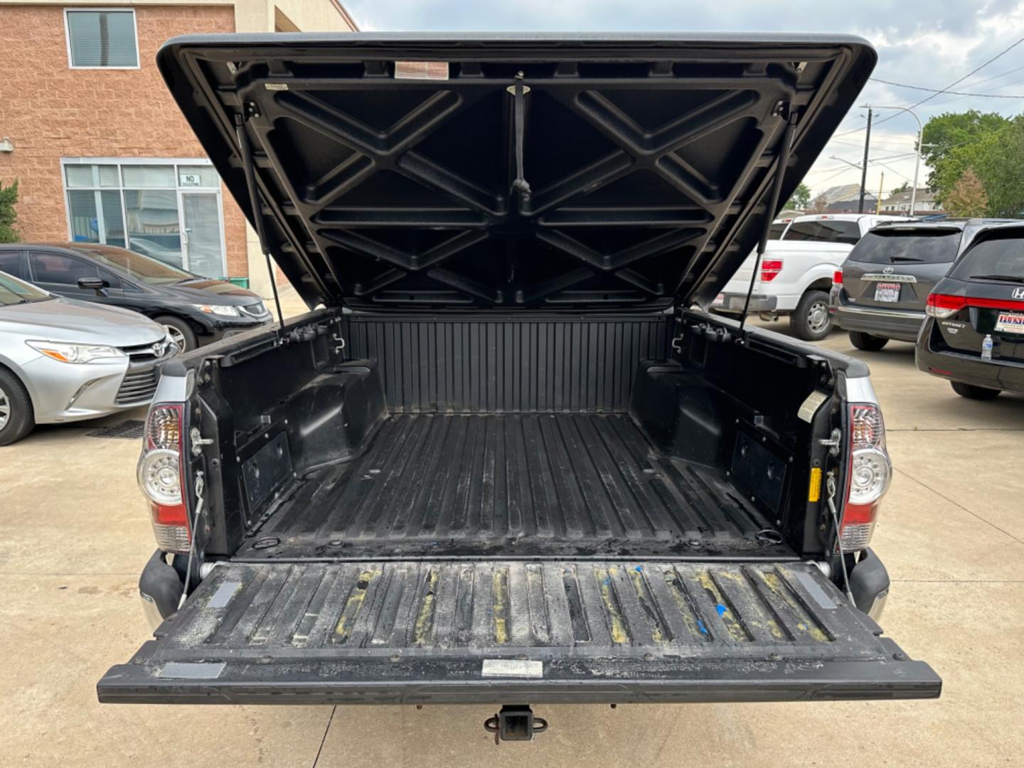 2012 Silver /Silver Toyota Tacoma Sr5 (5TFJX4GN3CX) with an 2.7L engine, Automatic transmission, located at 1501 West 15th St., Houston, 77008, (713) 869-2925, 29.797941, -95.411789 - Photo#4