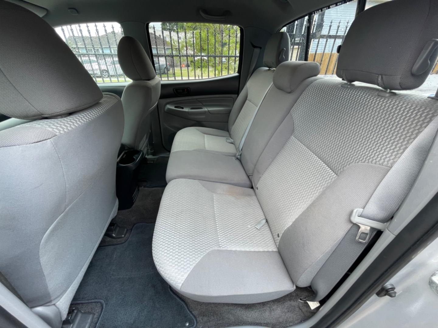 2012 Silver /Silver Toyota Tacoma Sr5 (5TFJX4GN3CX) with an 2.7L engine, Automatic transmission, located at 1501 West 15th St., Houston, 77008, (713) 869-2925, 29.797941, -95.411789 - Photo#6