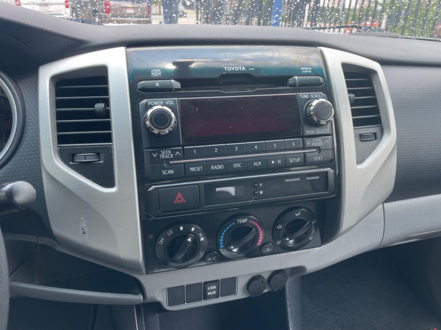 2012 Silver /Silver Toyota Tacoma Sr5 (5TFJX4GN3CX) with an 2.7L engine, Automatic transmission, located at 1501 West 15th St., Houston, 77008, (713) 869-2925, 29.797941, -95.411789 - Photo#11