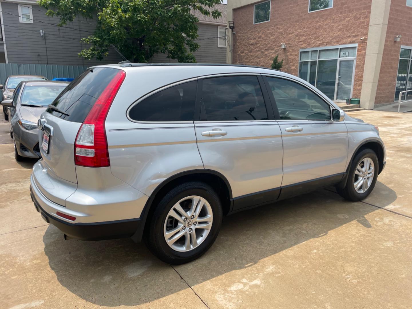 2010 Silver /Silver Honda CR-V EX-L 2WD 5-Speed AT (5J6RE3H7XAL) with an 2.4L L4 DOHC 16V engine, 5-Speed Automatic transmission, located at 1501 West 15th St., Houston, 77008, (713) 869-2925, 29.797941, -95.411789 - Photo#2