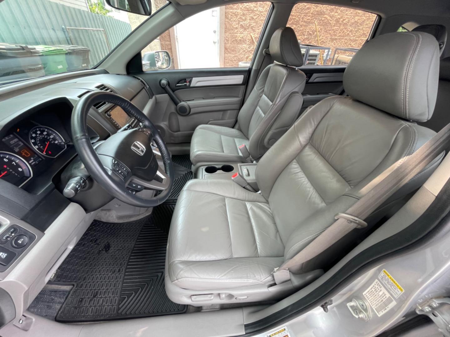 2010 Silver /Silver Honda CR-V EX-L 2WD 5-Speed AT (5J6RE3H7XAL) with an 2.4L L4 DOHC 16V engine, 5-Speed Automatic transmission, located at 1501 West 15th St., Houston, 77008, (713) 869-2925, 29.797941, -95.411789 - Photo#4