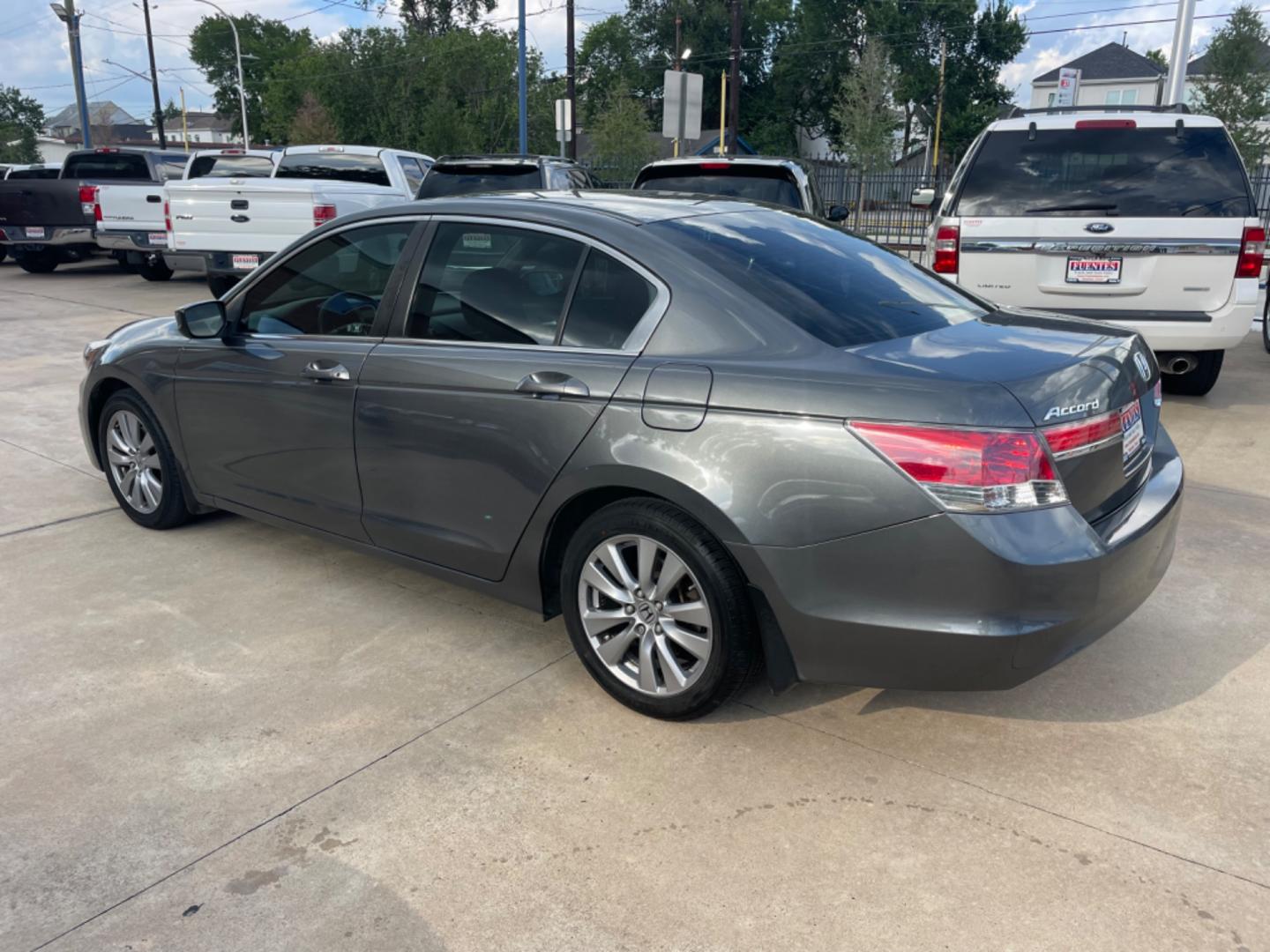 2011 Gray /Black Honda Accord EX Sedan AT (1HGCP2F78BA) with an 2.4L L4 DOHC 16V engine, 5-Speed Automatic transmission, located at 1501 West 15th St., Houston, 77008, (713) 869-2925, 29.797941, -95.411789 - Photo#3