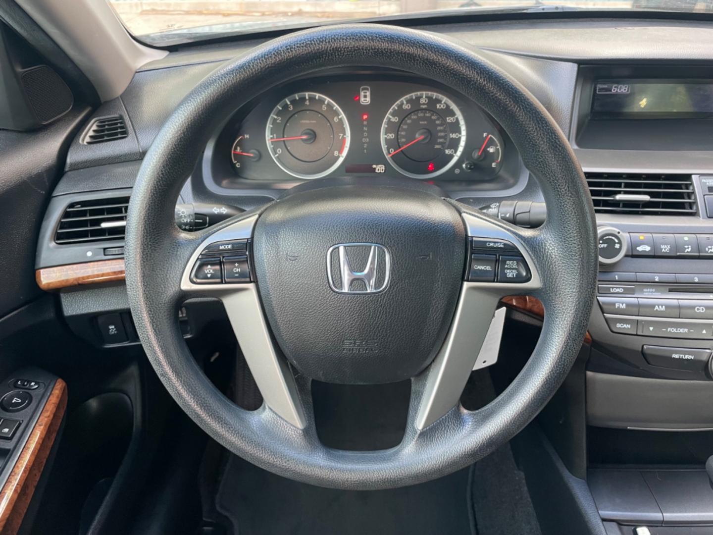 2011 Gray /Black Honda Accord EX Sedan AT (1HGCP2F78BA) with an 2.4L L4 DOHC 16V engine, 5-Speed Automatic transmission, located at 1501 West 15th St., Houston, 77008, (713) 869-2925, 29.797941, -95.411789 - Photo#9