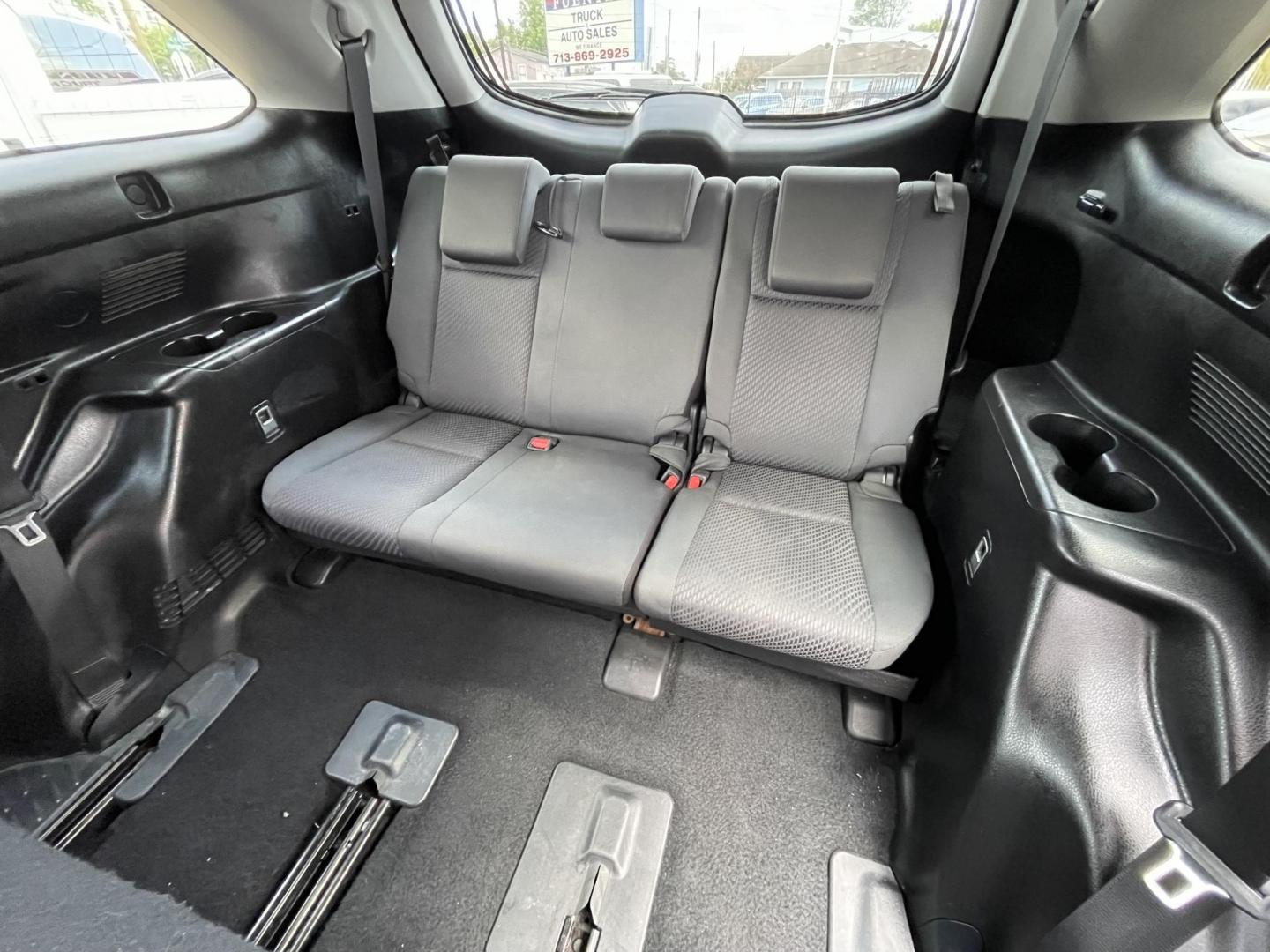 2019 /Gray Toyota Highlander LE FWD I4 (5TDZARFH0KS) with an 2.7L L4 DOHC 16V engine, 6A transmission, located at 1501 West 15th St., Houston, 77008, (713) 869-2925, 29.797941, -95.411789 - Photo#4