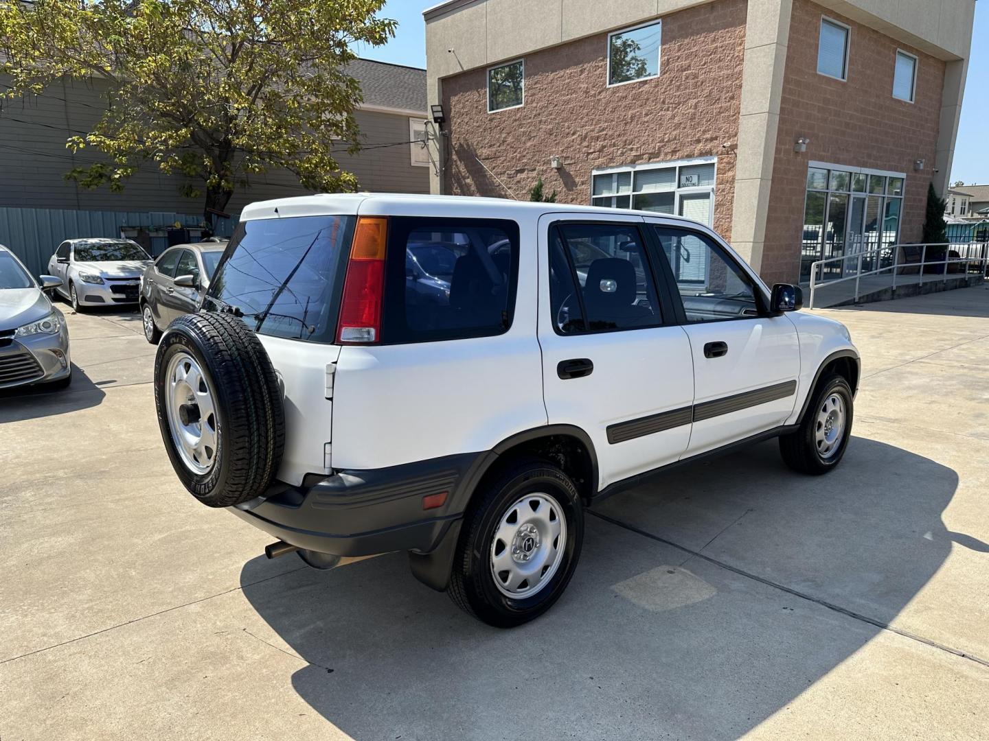 2001 /Black Honda CR-V LX 2WD (JHLRD28401S) with an 2.0L L4 DOHC 16V engine, 4-Speed Automatic Overdrive transmission, located at 1501 West 15th St., Houston, 77008, (713) 869-2925, 29.797941, -95.411789 - Photo#2