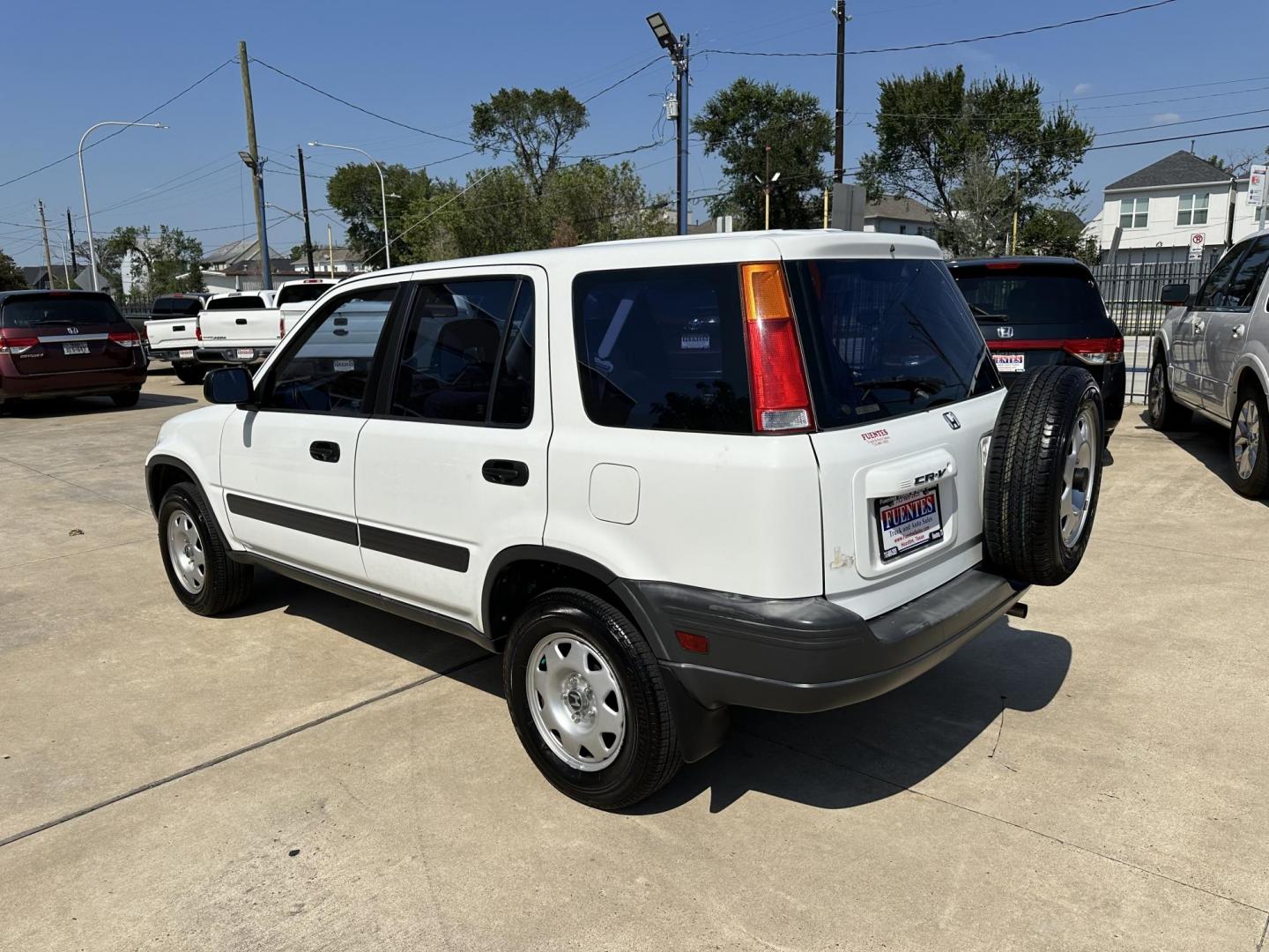 2001 /Black Honda CR-V LX 2WD (JHLRD28401S) with an 2.0L L4 DOHC 16V engine, 4-Speed Automatic Overdrive transmission, located at 1501 West 15th St., Houston, 77008, (713) 869-2925, 29.797941, -95.411789 - Photo#3