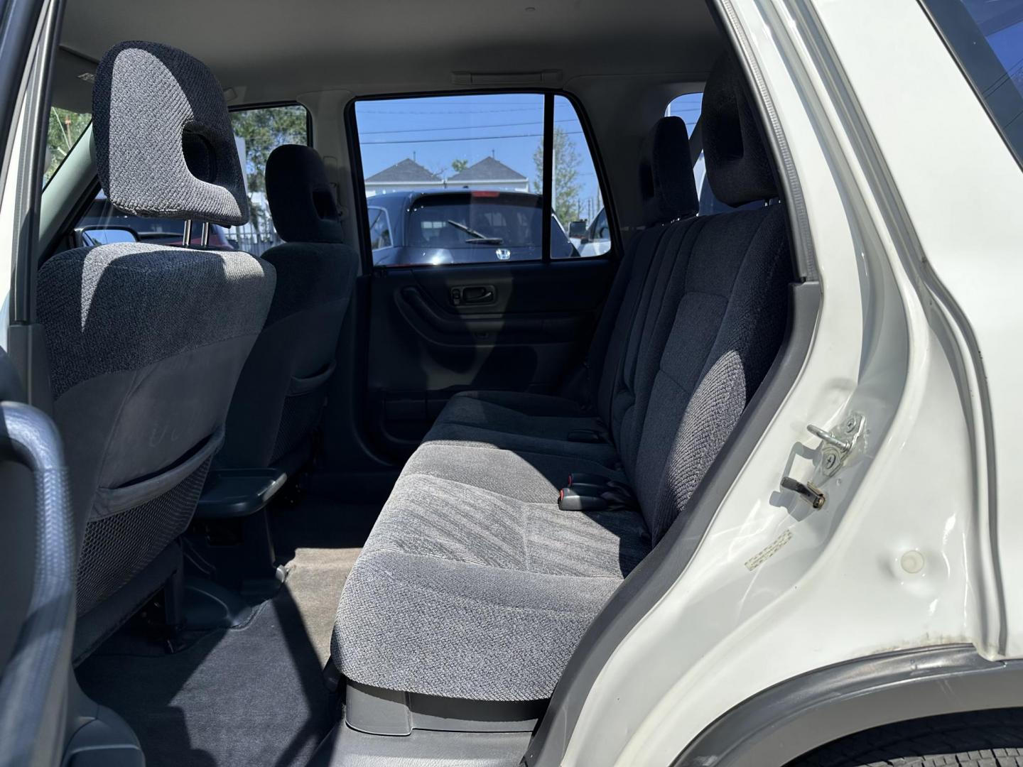 2001 /Black Honda CR-V LX 2WD (JHLRD28401S) with an 2.0L L4 DOHC 16V engine, 4-Speed Automatic Overdrive transmission, located at 1501 West 15th St., Houston, 77008, (713) 869-2925, 29.797941, -95.411789 - Photo#5