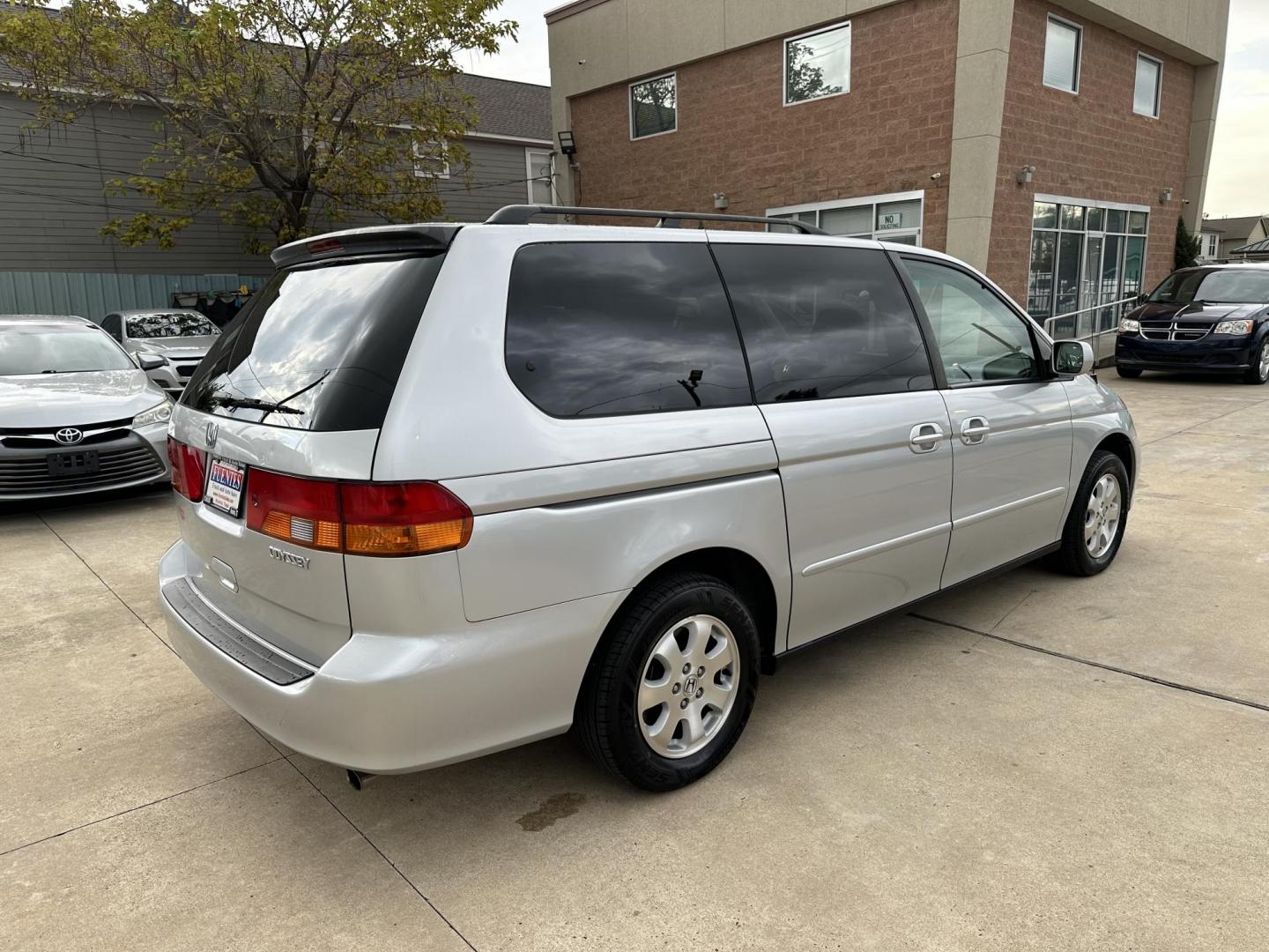 2004 /Silver Honda Odyssey EX w/ Leather (5FNRL18934B) with an 3.5L V6 SOHC 24V engine, 5-Speed Automatic Overdrive transmission, located at 1501 West 15th St., Houston, 77008, (713) 869-2925, 29.797941, -95.411789 - Photo#3