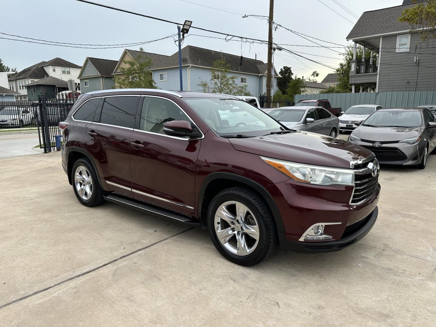 2015 Maroon /Beige Toyota Highlander Limited FWD V6 (5TDYKRFH3FS) with an 3.5L V6 DOHC 24V engine, 6-Speed Automatic transmission, located at 1501 West 15th St., Houston, 77008, (713) 869-2925, 29.797941, -95.411789 - Photo#1