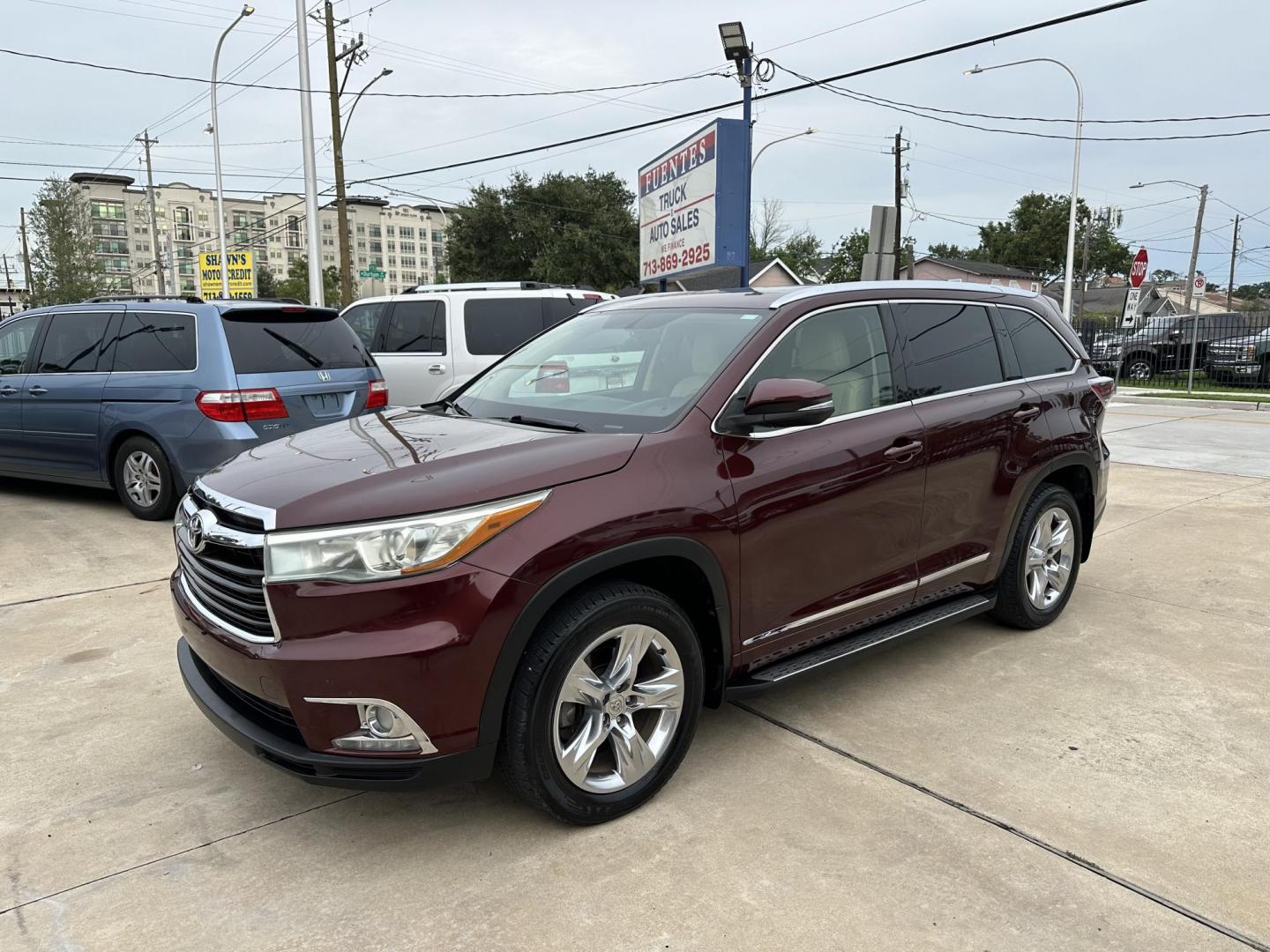 2015 Maroon /Beige Toyota Highlander Limited FWD V6 (5TDYKRFH3FS) with an 3.5L V6 DOHC 24V engine, 6-Speed Automatic transmission, located at 1501 West 15th St., Houston, 77008, (713) 869-2925, 29.797941, -95.411789 - Photo#0