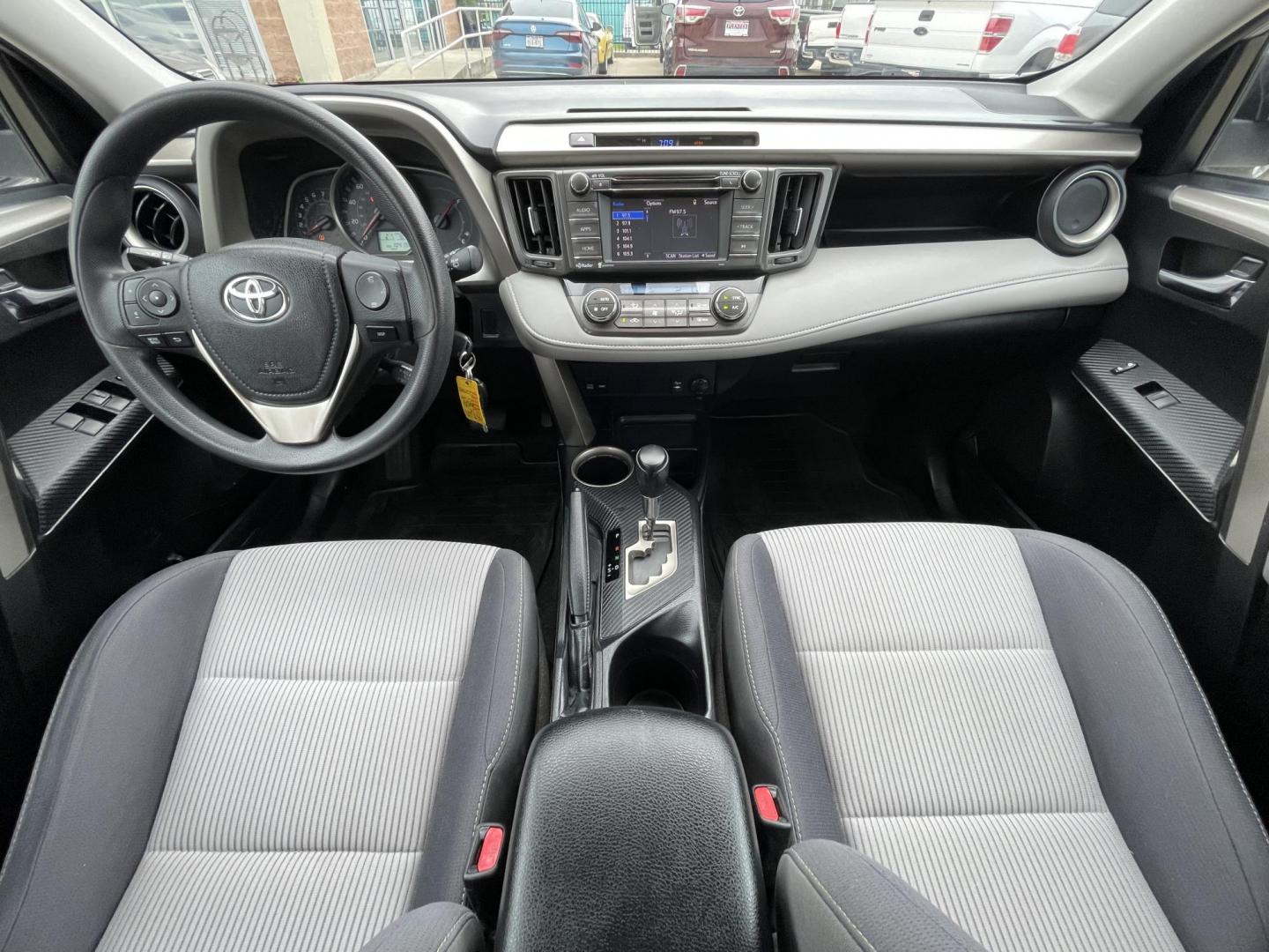 2015 /Silver Toyota RAV4 XLE FWD (2T3WFREV8FW) with an 2.5L L4 DOHC 16V engine, 6-Speed Automatic transmission, located at 1501 West 15th St., Houston, 77008, (713) 869-2925, 29.797941, -95.411789 - Photo#9