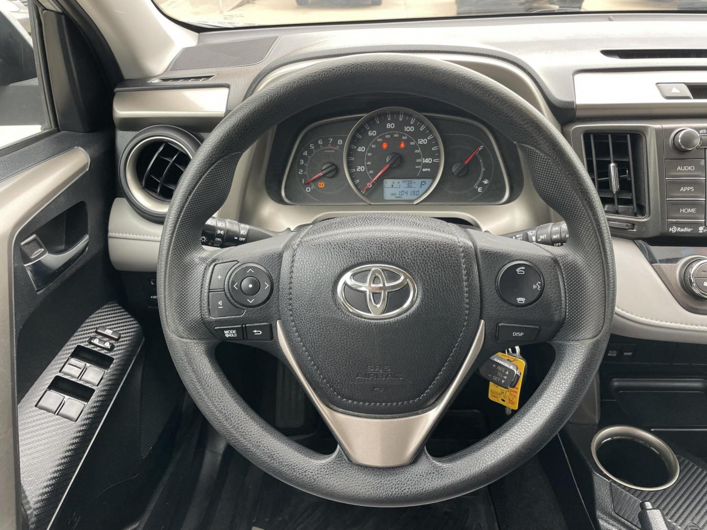 2015 /Silver Toyota RAV4 XLE FWD (2T3WFREV8FW) with an 2.5L L4 DOHC 16V engine, 6-Speed Automatic transmission, located at 1501 West 15th St., Houston, 77008, (713) 869-2925, 29.797941, -95.411789 - Photo#10