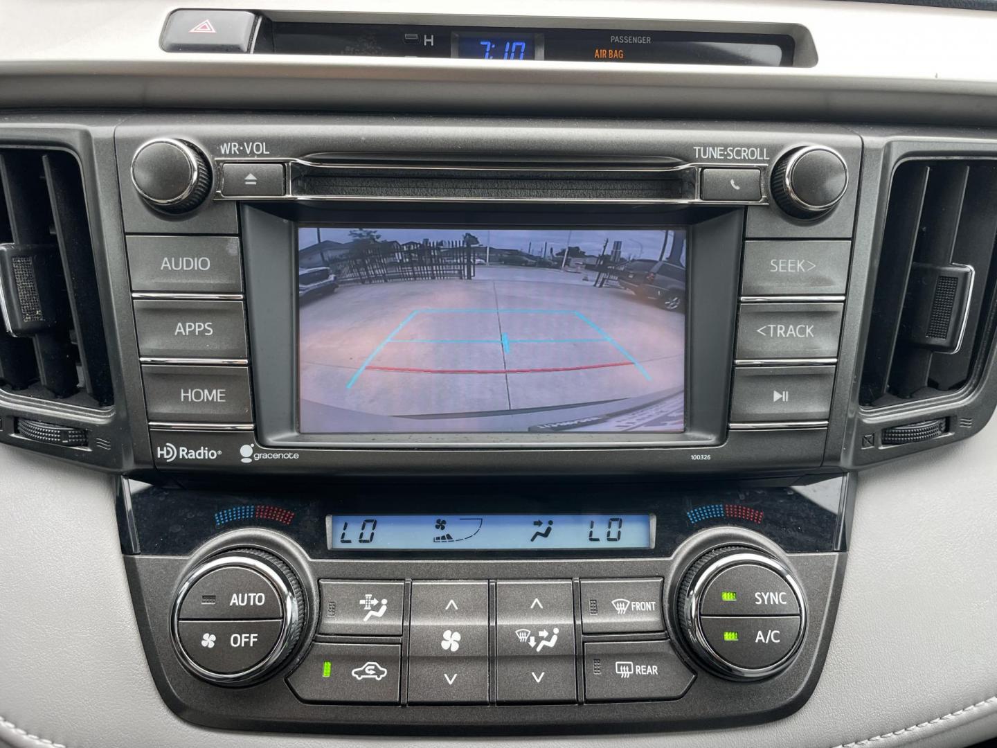 2015 /Silver Toyota RAV4 XLE FWD (2T3WFREV8FW) with an 2.5L L4 DOHC 16V engine, 6-Speed Automatic transmission, located at 1501 West 15th St., Houston, 77008, (713) 869-2925, 29.797941, -95.411789 - Photo#16