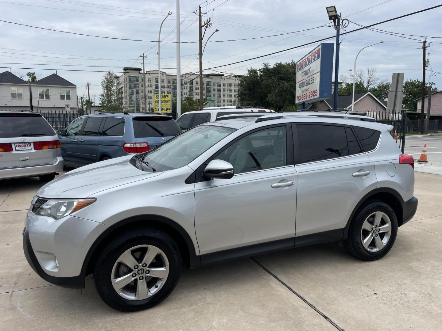 2015 /Silver Toyota RAV4 XLE FWD (2T3WFREV8FW) with an 2.5L L4 DOHC 16V engine, 6-Speed Automatic transmission, located at 1501 West 15th St., Houston, 77008, (713) 869-2925, 29.797941, -95.411789 - Photo#0