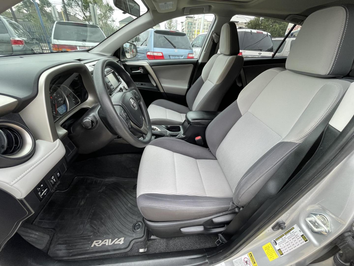 2015 /Silver Toyota RAV4 XLE FWD (2T3WFREV8FW) with an 2.5L L4 DOHC 16V engine, 6-Speed Automatic transmission, located at 1501 West 15th St., Houston, 77008, (713) 869-2925, 29.797941, -95.411789 - Photo#4