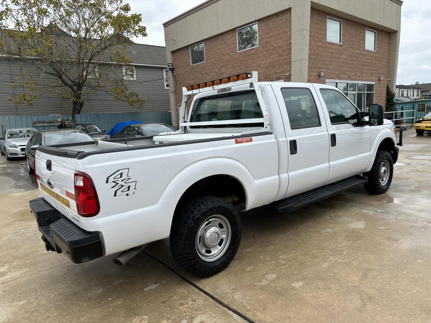 2013 Ford F-250 SD King Ranch Crew Cab 4WD (1FT7W2B65DE) with an 6.2L V8 OHV 16V engine, 6-Speed Automatic transmission, located at 1501 West 15th St., Houston, 77008, (713) 869-2925, 29.797941, -95.411789 - Photo#2