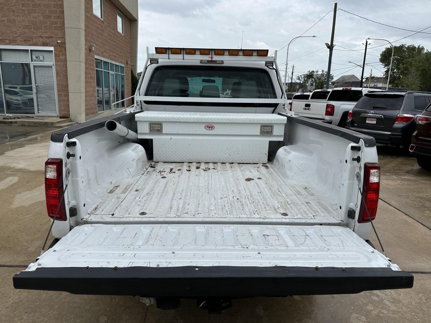 2013 Ford F-250 SD King Ranch Crew Cab 4WD (1FT7W2B65DE) with an 6.2L V8 OHV 16V engine, 6-Speed Automatic transmission, located at 1501 West 15th St., Houston, 77008, (713) 869-2925, 29.797941, -95.411789 - Photo#4