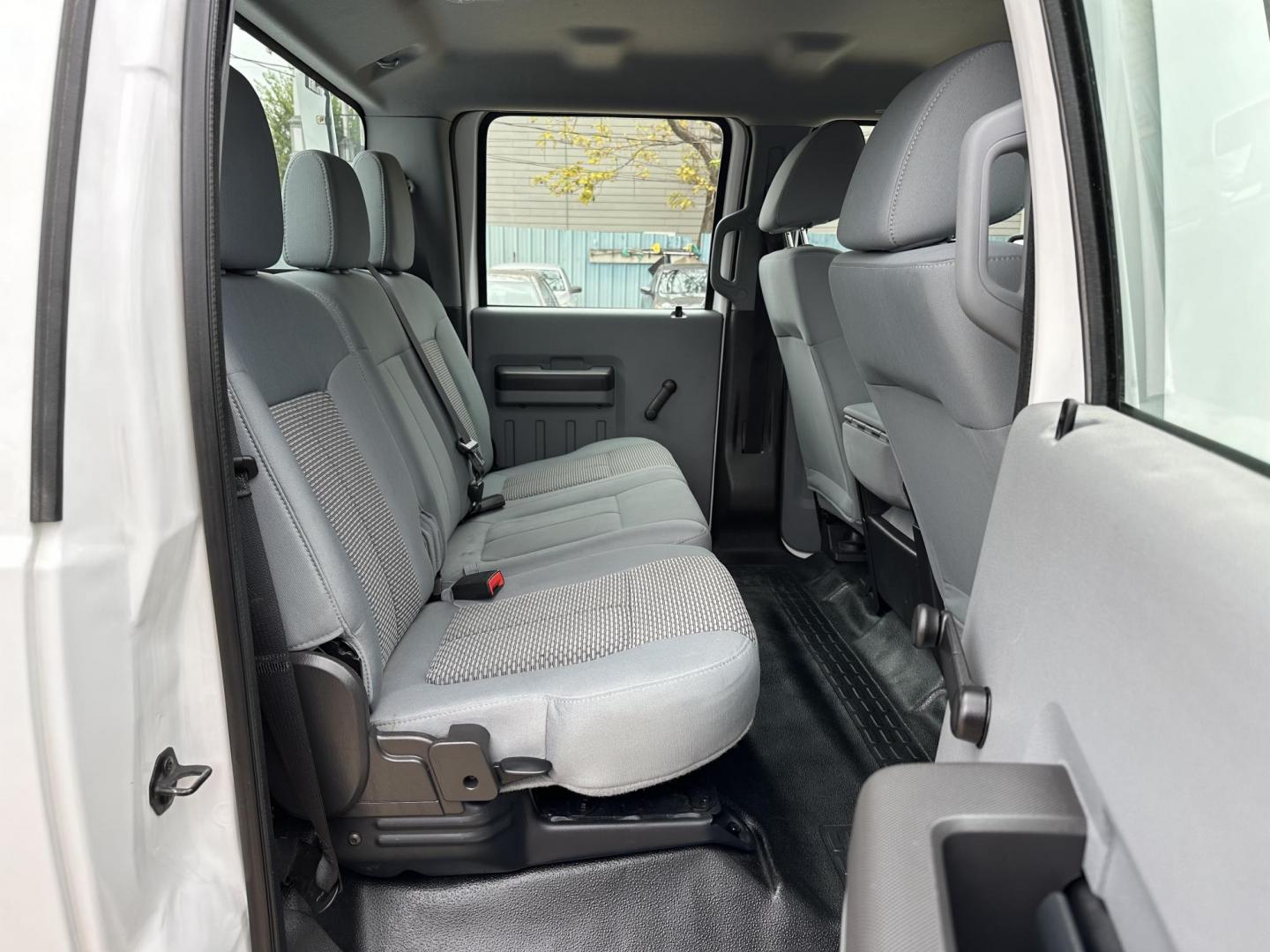 2013 Ford F-250 SD King Ranch Crew Cab 4WD (1FT7W2B65DE) with an 6.2L V8 OHV 16V engine, 6-Speed Automatic transmission, located at 1501 West 15th St., Houston, 77008, (713) 869-2925, 29.797941, -95.411789 - Photo#5