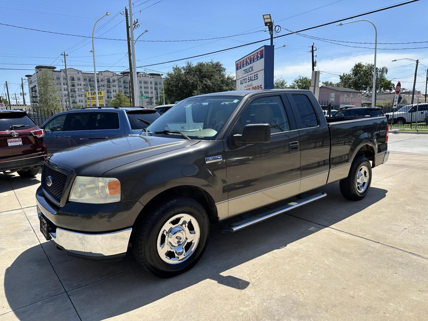 2005 /Tan Ford F-150 Lariat SuperCab 2WD (1FTRX12W05N) with an 4.6L V8 SOHC 16V engine, 4-Speed Automatic Overdrive transmission, located at 1501 West 15th St., Houston, 77008, (713) 869-2925, 29.797941, -95.411789 - Photo#0