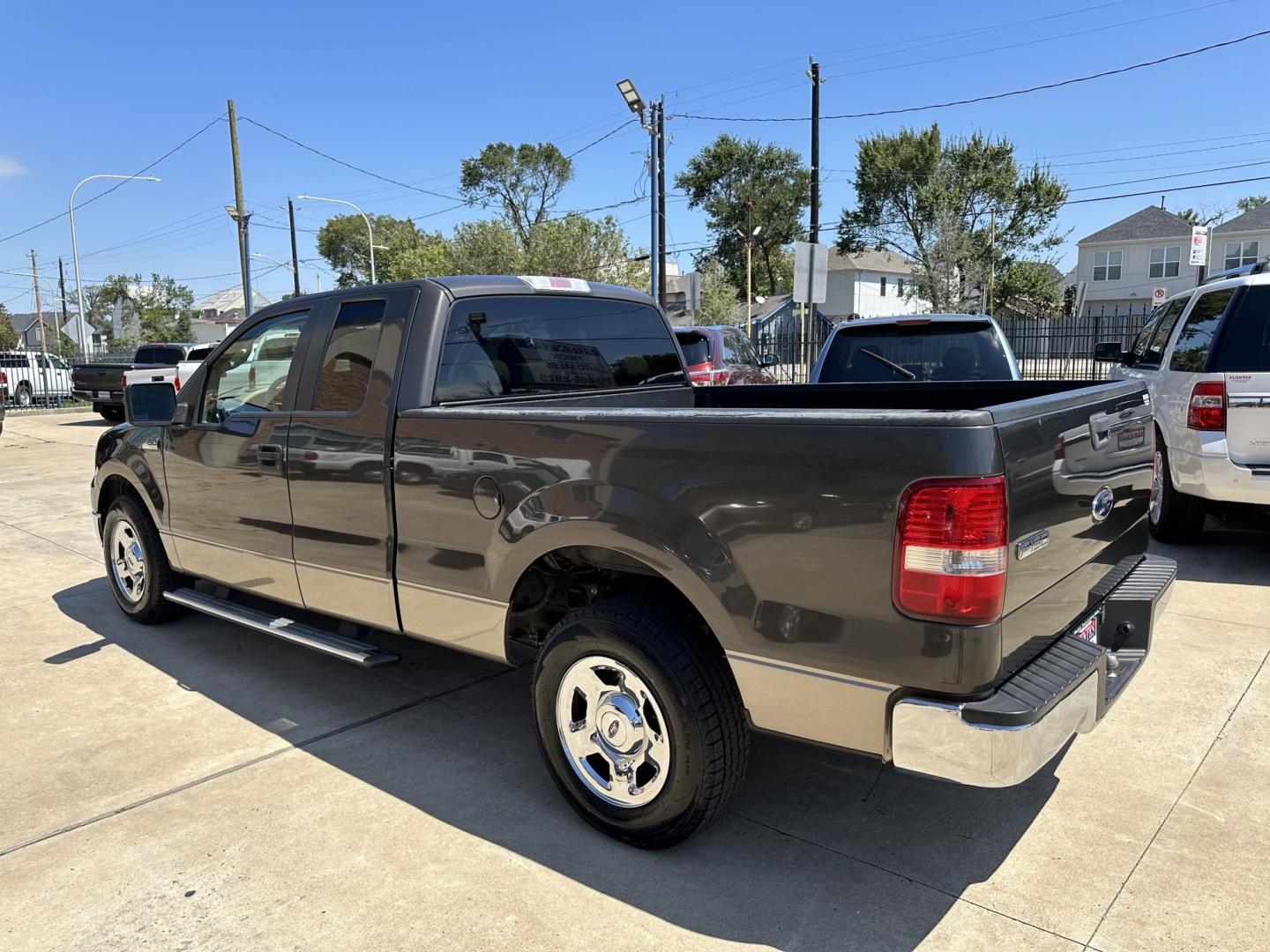 2005 /Tan Ford F-150 Lariat SuperCab 2WD (1FTRX12W05N) with an 4.6L V8 SOHC 16V engine, 4-Speed Automatic Overdrive transmission, located at 1501 West 15th St., Houston, 77008, (713) 869-2925, 29.797941, -95.411789 - Photo#4