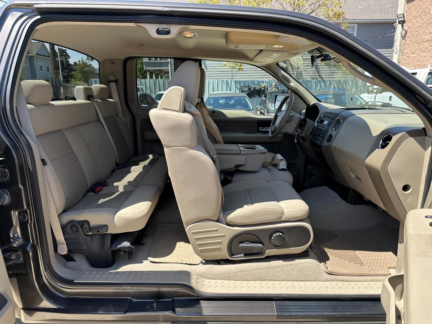 2005 /Tan Ford F-150 Lariat SuperCab 2WD (1FTRX12W05N) with an 4.6L V8 SOHC 16V engine, 4-Speed Automatic Overdrive transmission, located at 1501 West 15th St., Houston, 77008, (713) 869-2925, 29.797941, -95.411789 - Photo#5