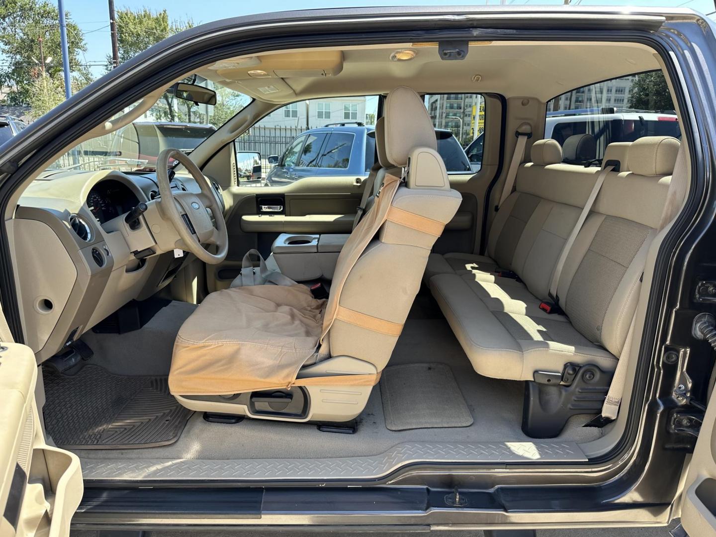 2005 /Tan Ford F-150 Lariat SuperCab 2WD (1FTRX12W05N) with an 4.6L V8 SOHC 16V engine, 4-Speed Automatic Overdrive transmission, located at 1501 West 15th St., Houston, 77008, (713) 869-2925, 29.797941, -95.411789 - Photo#6