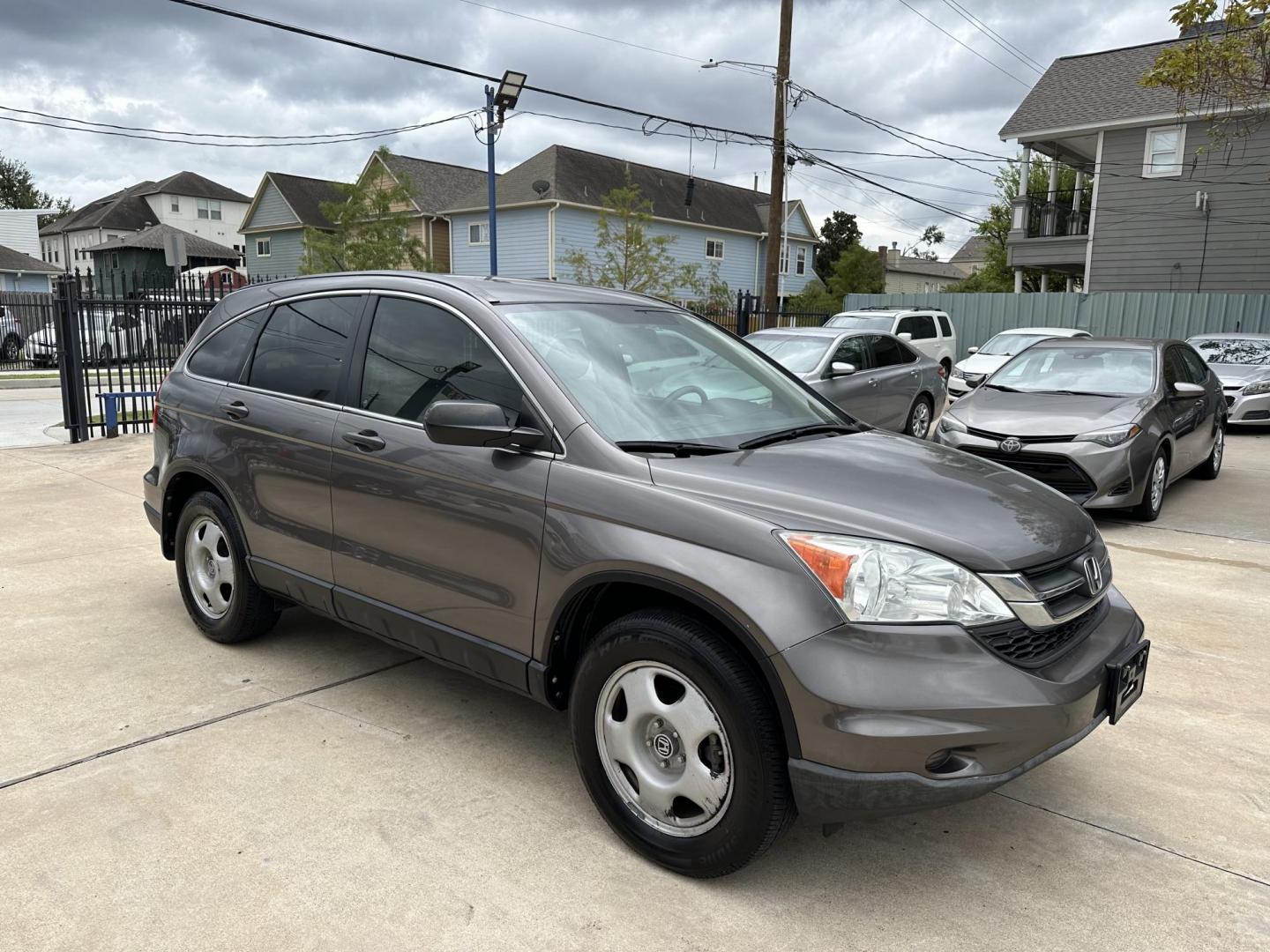 2010 Gray /Tan Honda CR-V LX 2WD 5-Speed AT (3CZRE3H39AG) with an 2.4L L4 DOHC 16V engine, 5-Speed Automatic transmission, located at 1501 West 15th St., Houston, 77008, (713) 869-2925, 29.797941, -95.411789 - Photo#1