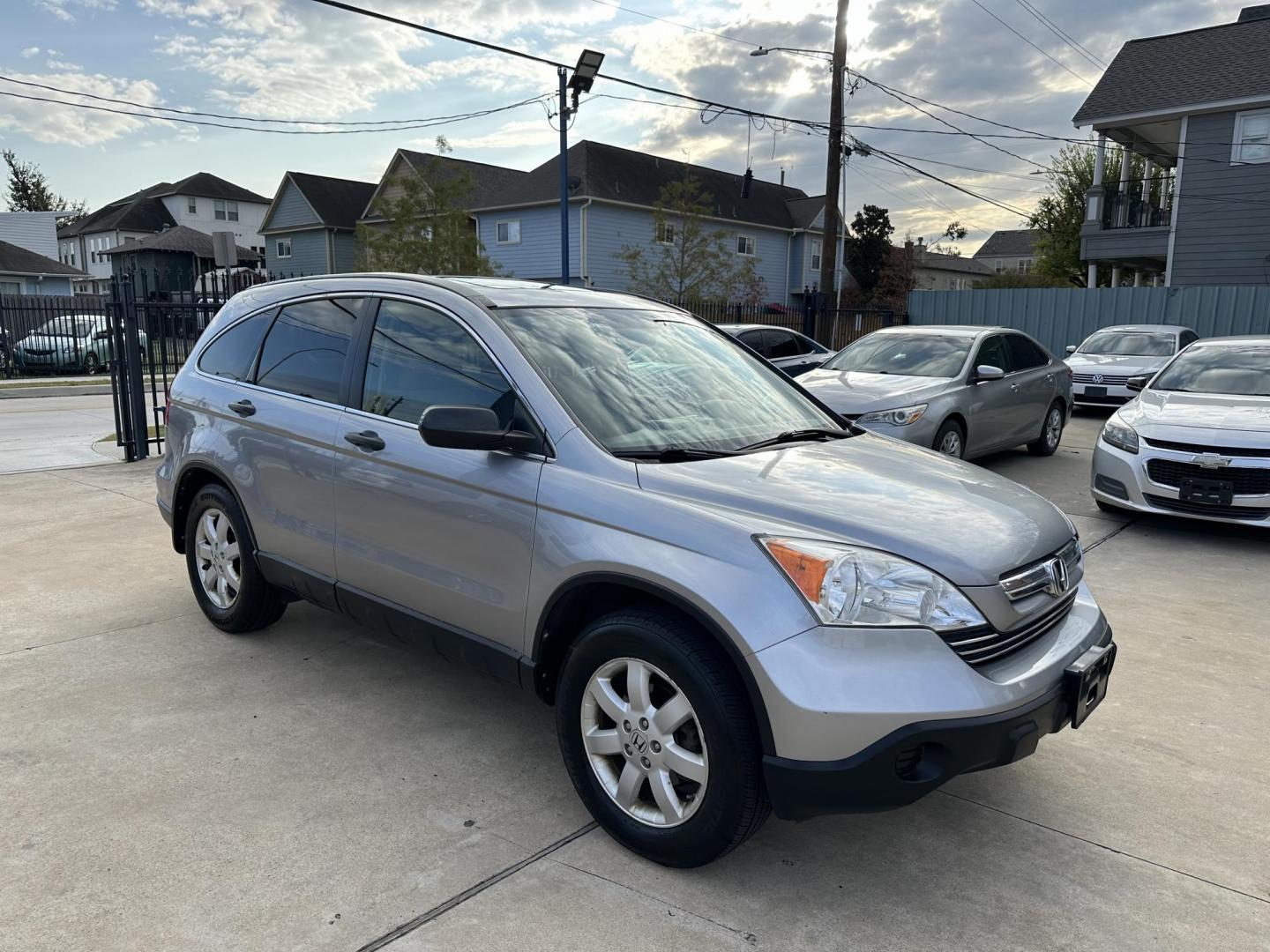 2008 Silver /Silver Honda CR-V EX 4WD AT (JHLRE48538C) with an 2.4L L4 DOHC 16V engine, 5-Speed Automatic Overdrive transmission, located at 1501 West 15th St., Houston, 77008, (713) 869-2925, 29.797941, -95.411789 - Photo#1