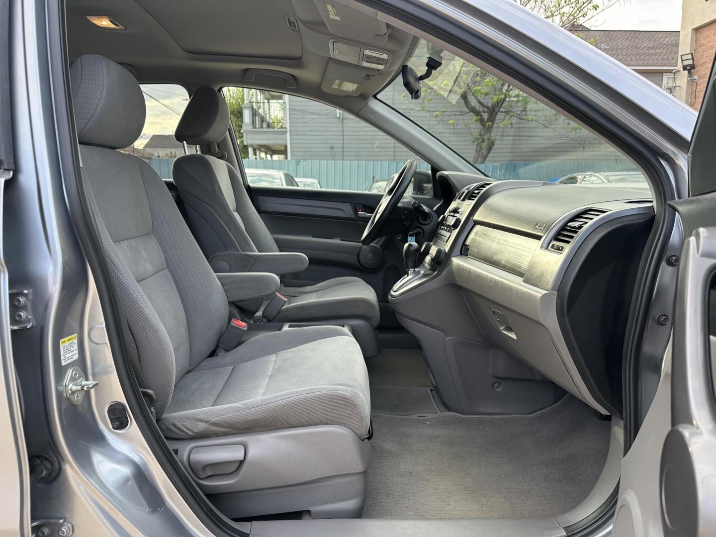 2008 Silver /Silver Honda CR-V EX 4WD AT (JHLRE48538C) with an 2.4L L4 DOHC 16V engine, 5-Speed Automatic Overdrive transmission, located at 1501 West 15th St., Houston, 77008, (713) 869-2925, 29.797941, -95.411789 - Photo#4