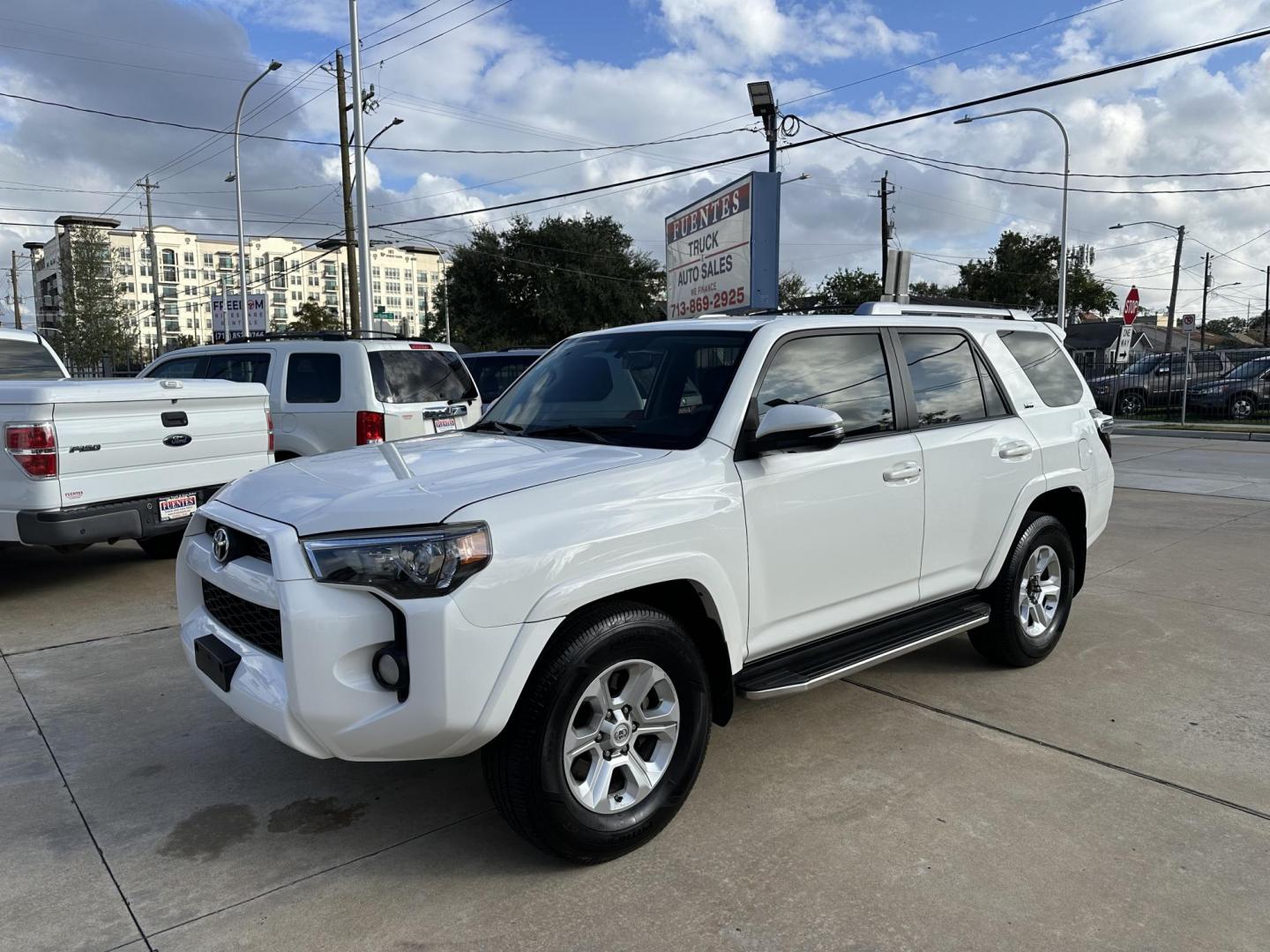 2018 White /Silver Toyota 4Runner SR5 2WD (JTEZU5JR0J5) with an 4.0L V6 DOHC 24V engine, 5A transmission, located at 1501 West 15th St., Houston, 77008, (713) 869-2925, 29.797941, -95.411789 - Photo#0