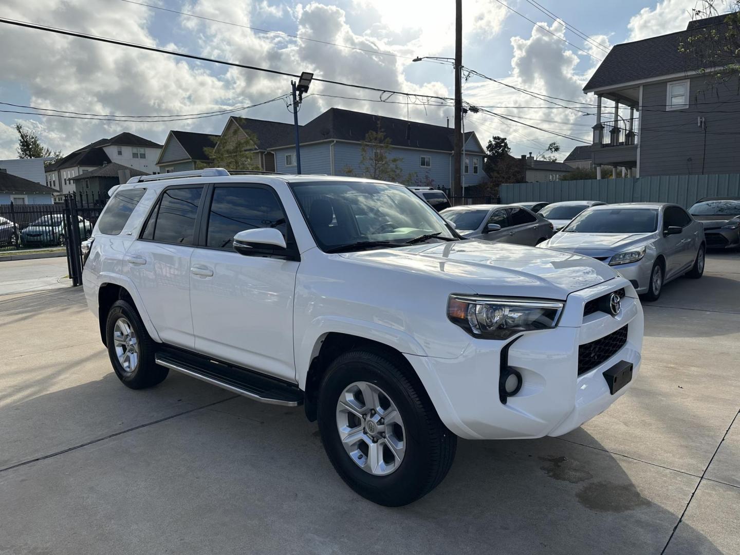 2018 White /Silver Toyota 4Runner SR5 2WD (JTEZU5JR0J5) with an 4.0L V6 DOHC 24V engine, 5A transmission, located at 1501 West 15th St., Houston, 77008, (713) 869-2925, 29.797941, -95.411789 - Photo#1