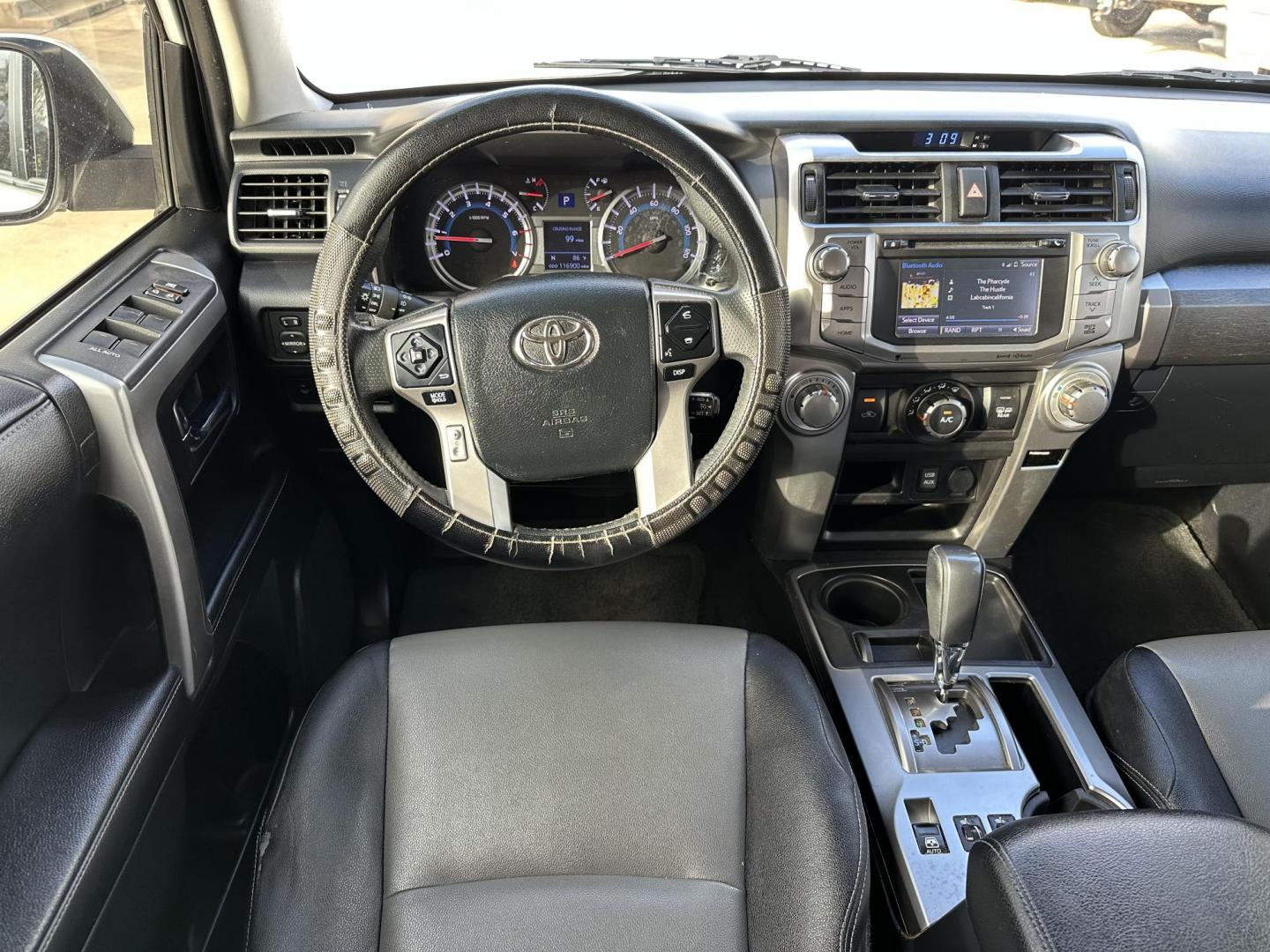 2018 White /Silver Toyota 4Runner SR5 2WD (JTEZU5JR0J5) with an 4.0L V6 DOHC 24V engine, 5A transmission, located at 1501 West 15th St., Houston, 77008, (713) 869-2925, 29.797941, -95.411789 - Photo#10